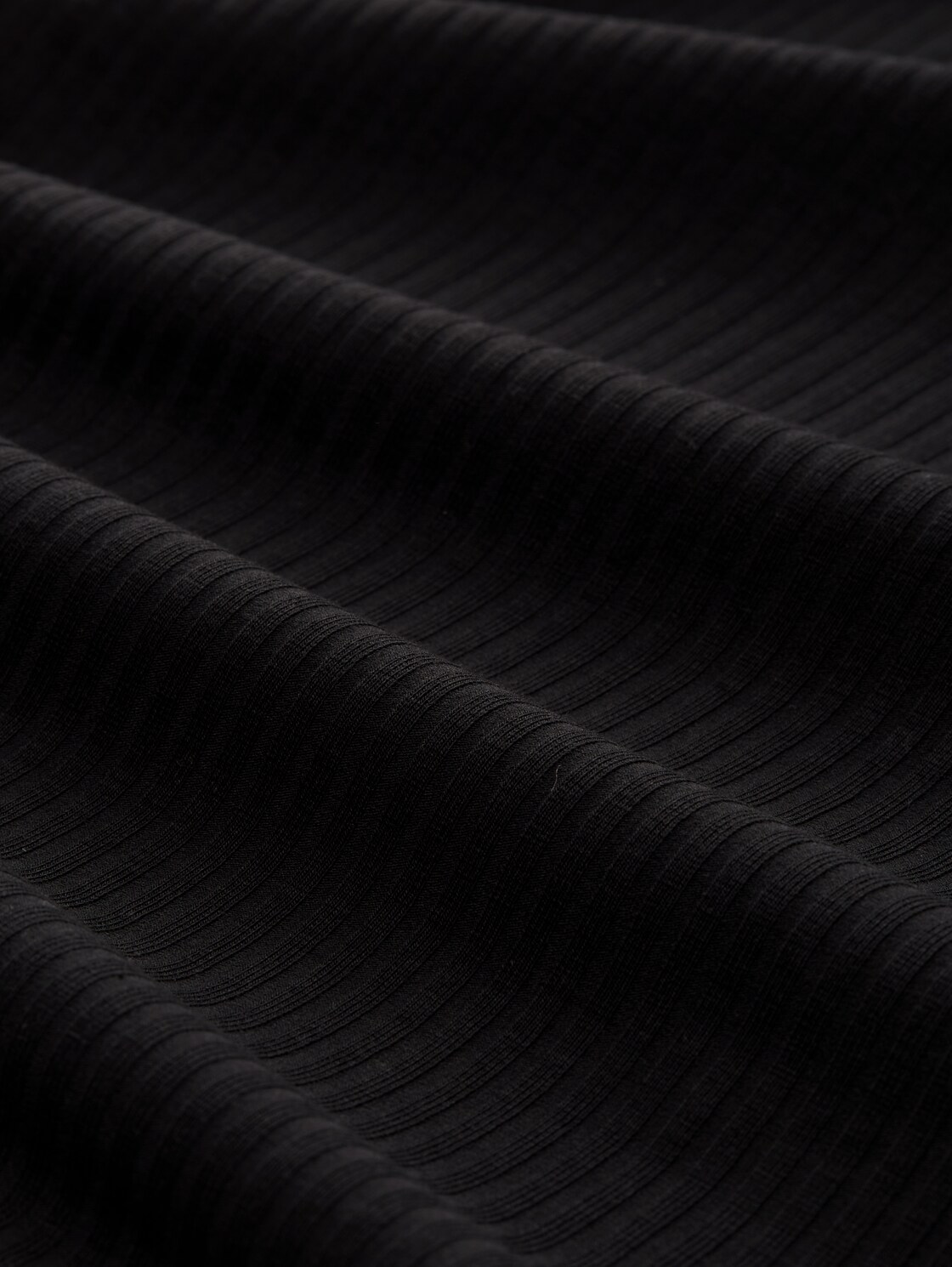 Ripp Top mit Stehkragen - deep black - Material-Ansicht