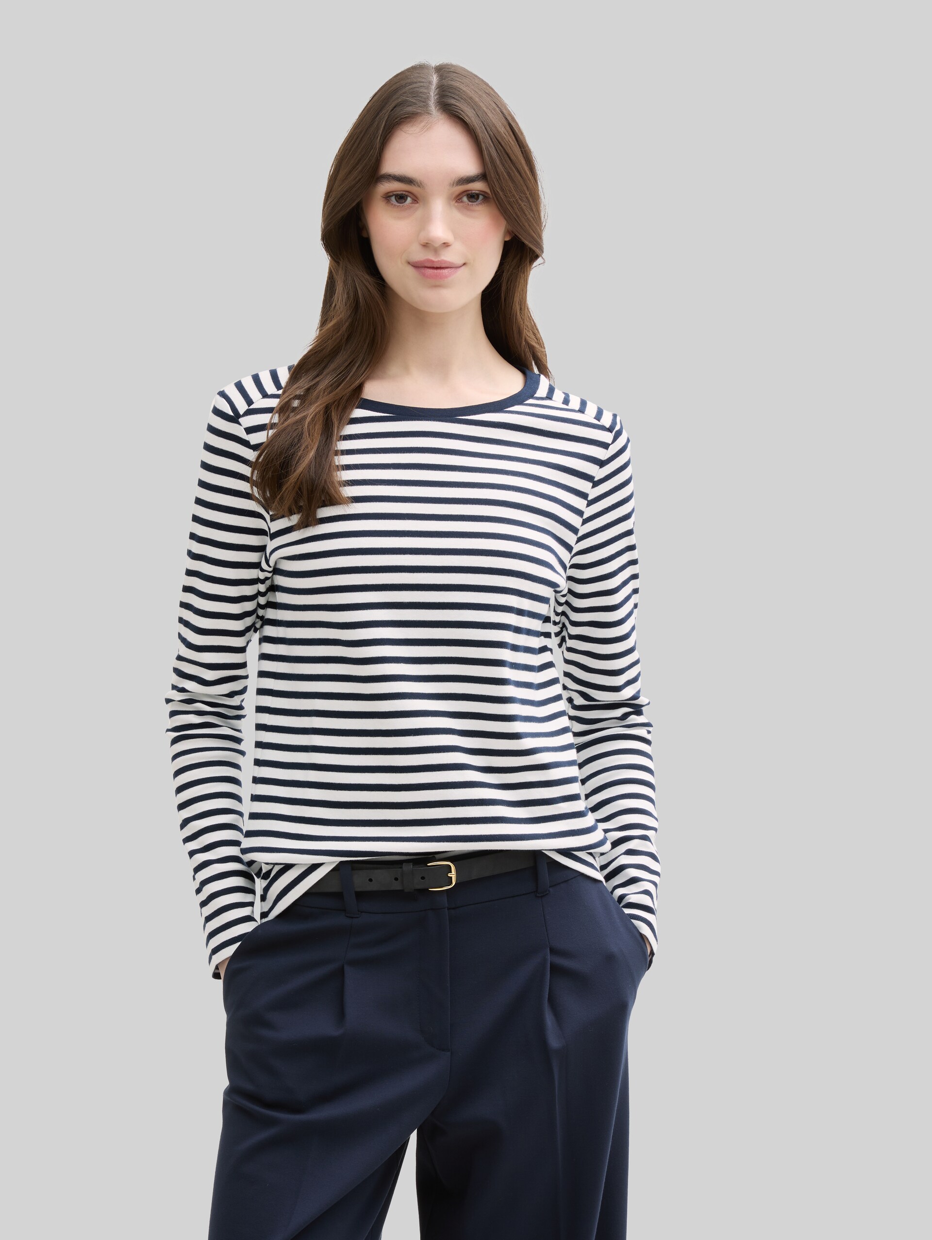 Long-sleeved shirt with striped pattern - navy white stripe - Neckline model front view