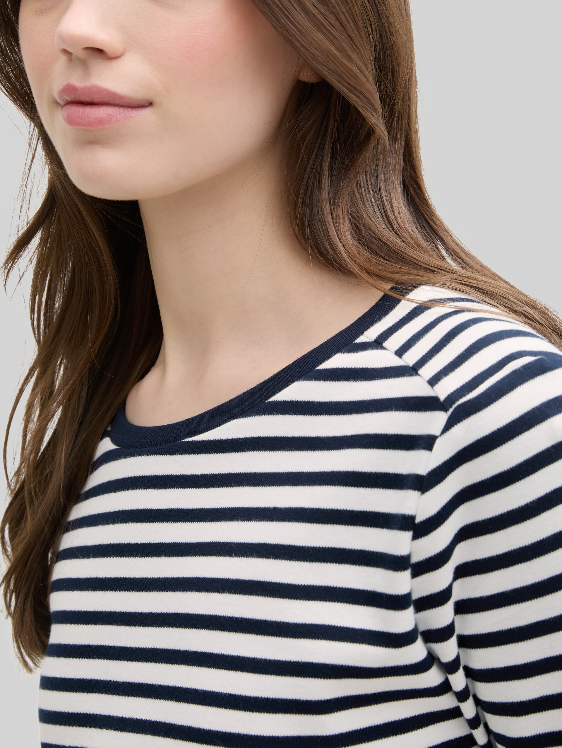 Long-sleeved shirt with striped pattern - navy white stripe - Detail model view
