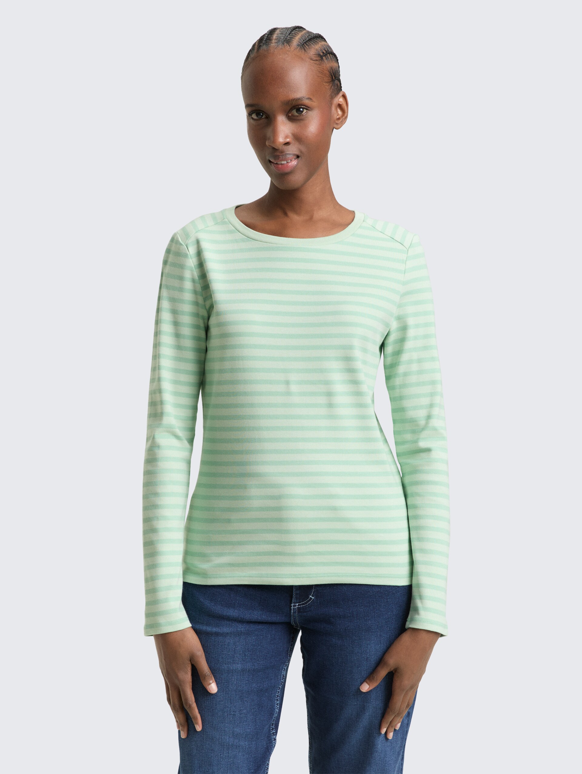 Langarmshirt mit Streifenmuster - tonal matcha green stripe - Ausschnitt Model-Vorderansicht