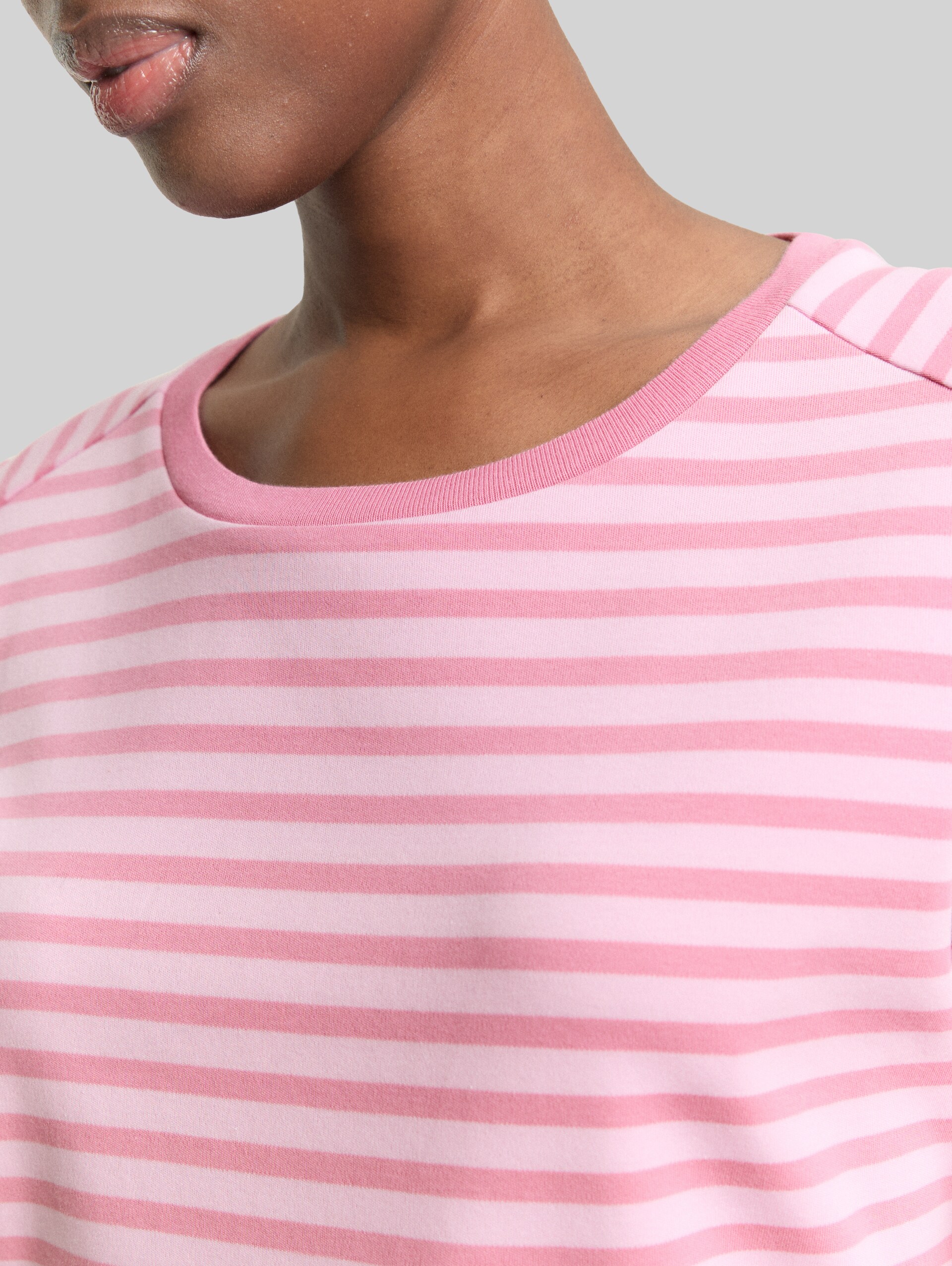 Long-sleeved shirt with striped pattern - tonal blush rose stripe - Detail model view