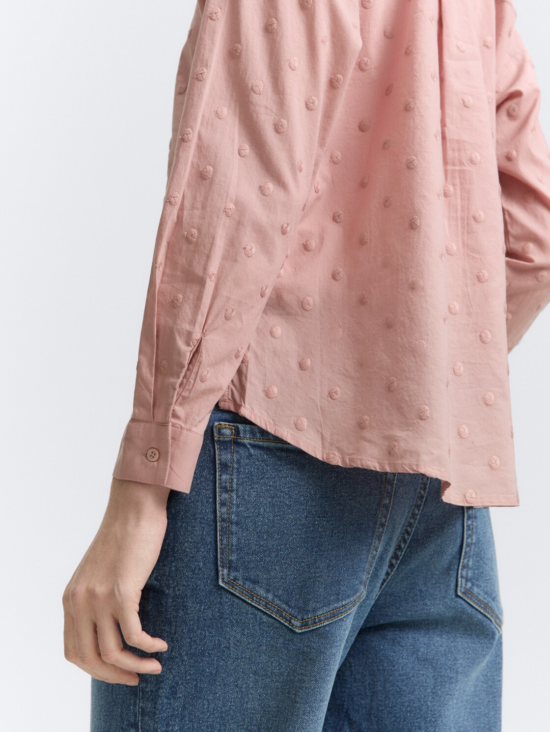 Hemdbluse mit gepunkteter Struktur - Antique Rose - Detail-Model-Ansicht