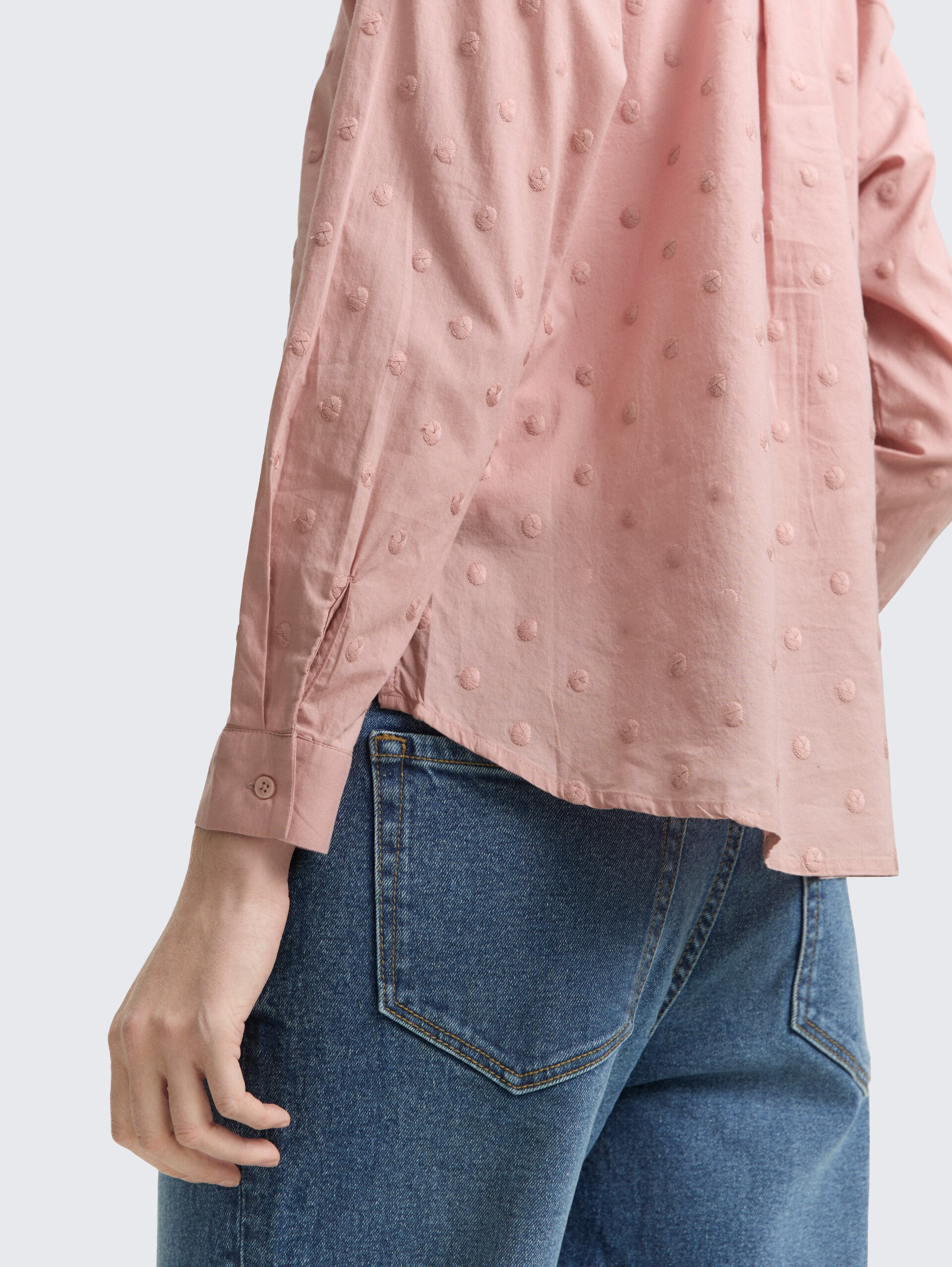 Hemdbluse mit gepunkteter Struktur - Antique Rose - Detail-Model-Ansicht