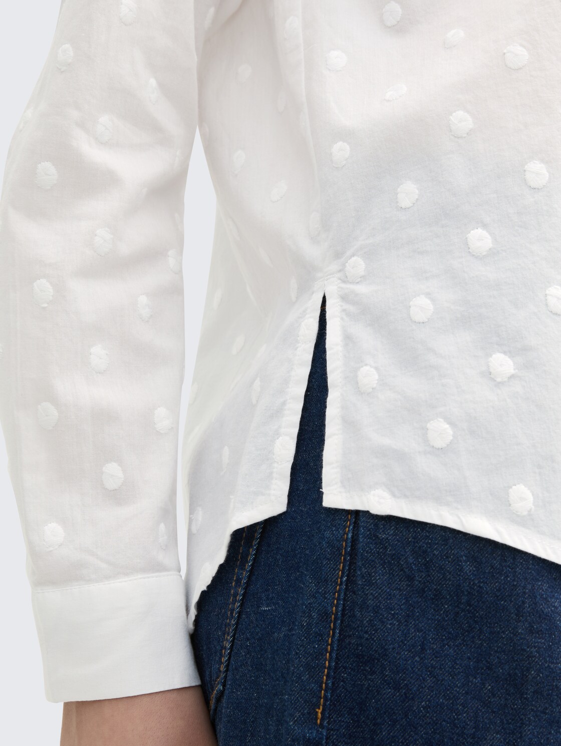 Hemdbluse mit gepunkteter Struktur - White - Detail-Model-Ansicht