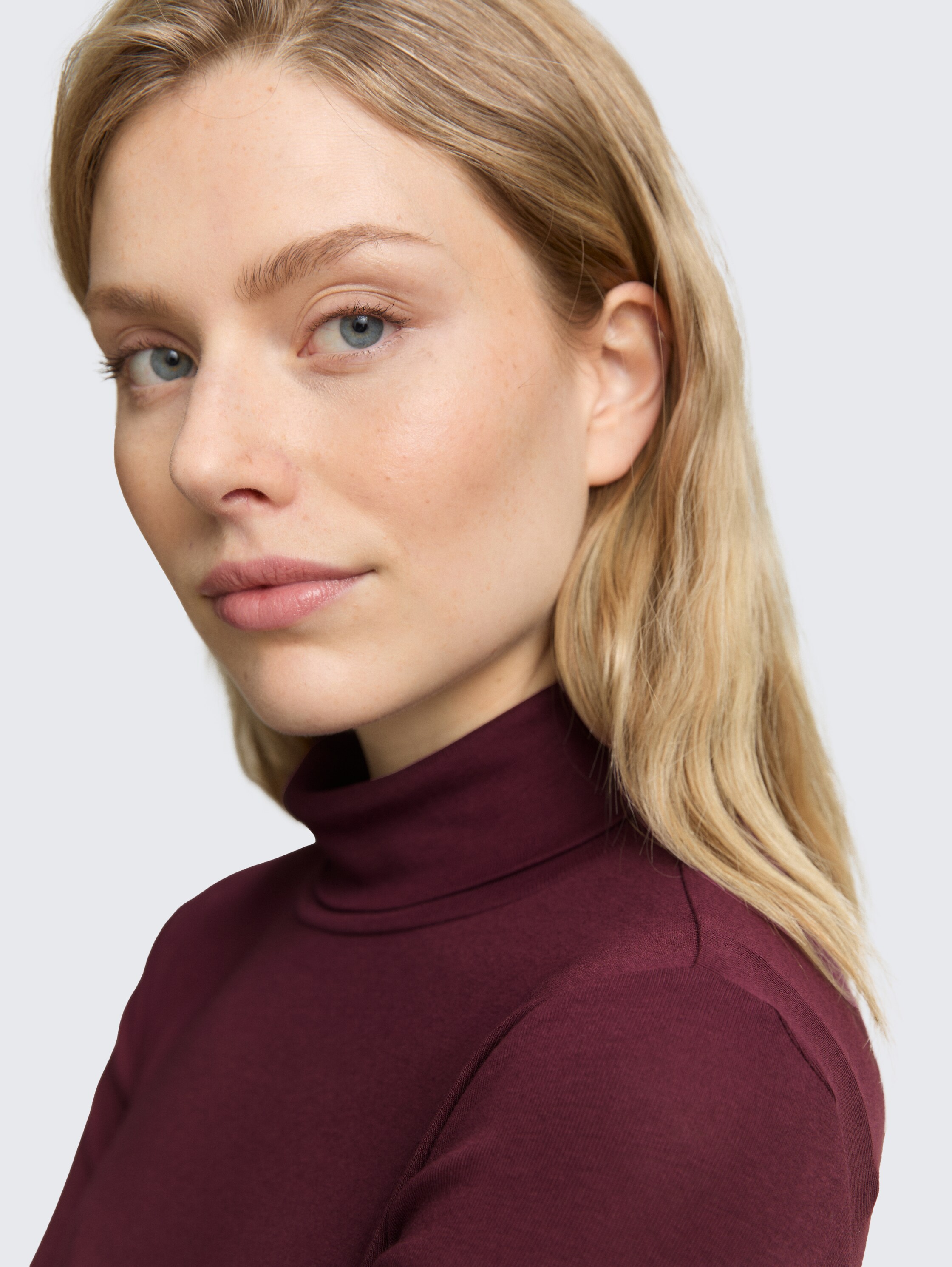 Long-sleeved shirt with turtleneck - bordeaux_red - 