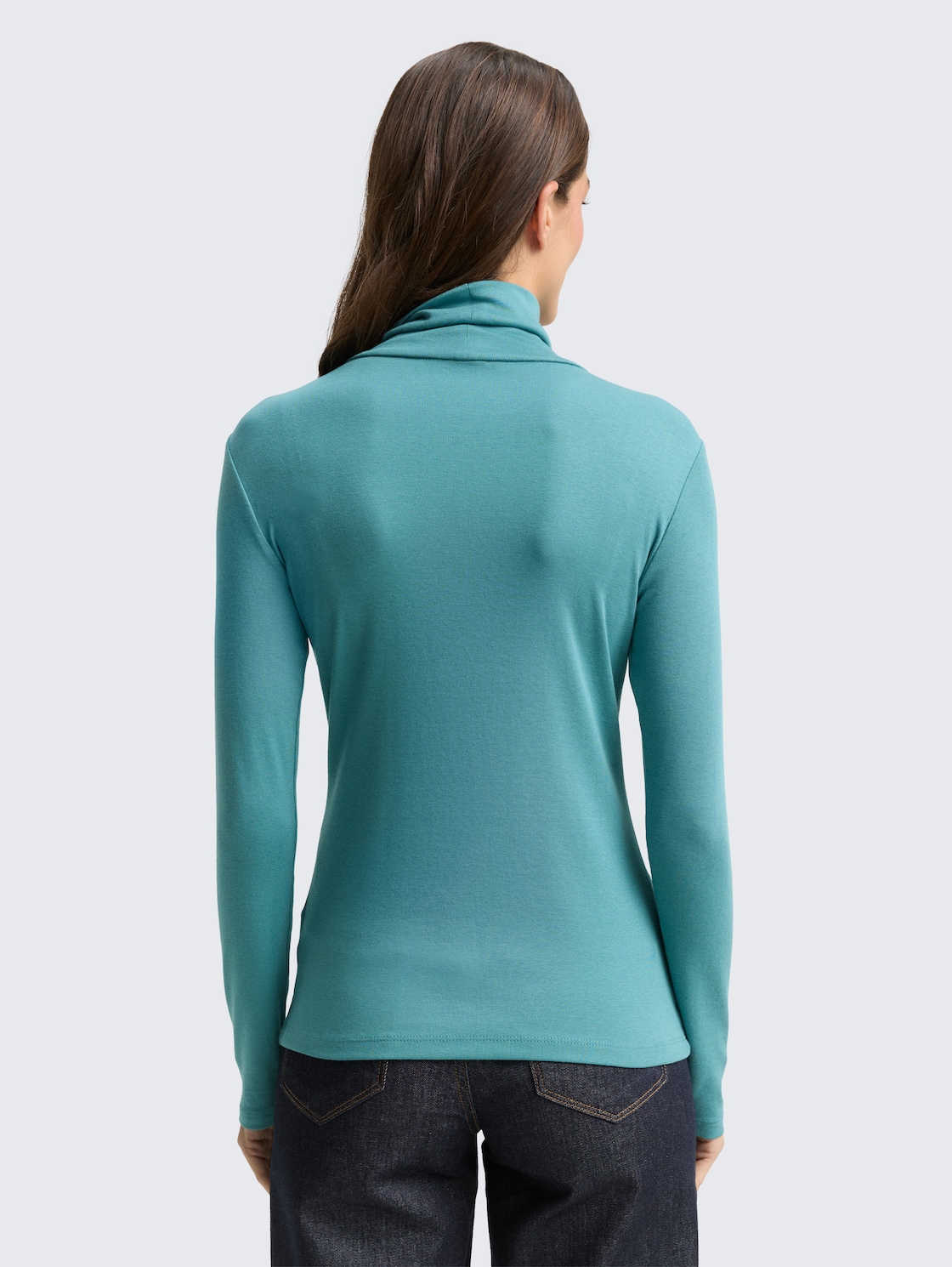 Langarmshirt mit Rollkragen - tropical teal - Auschnitt Model-Rückansicht