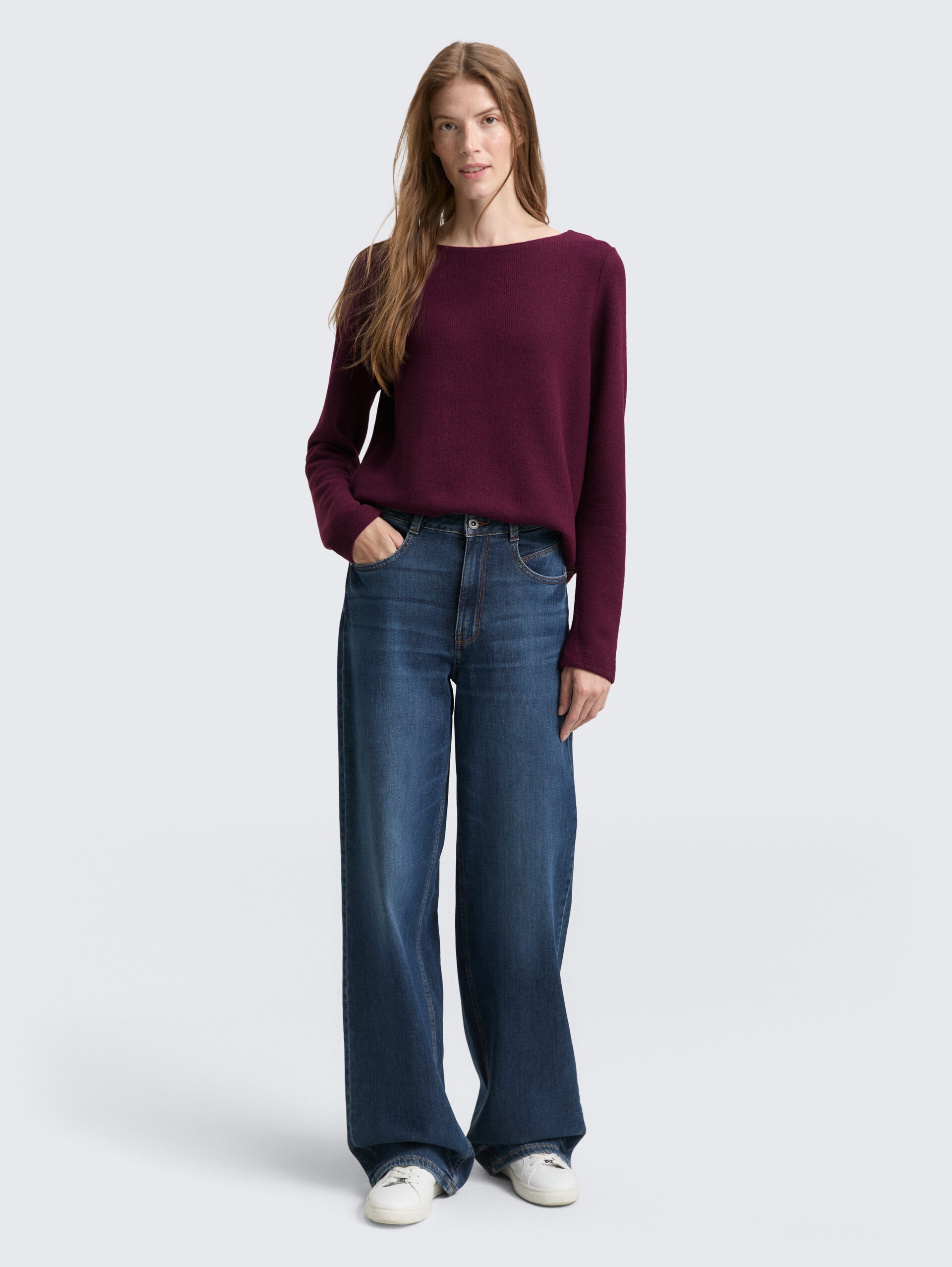 Soft-Touch Sweatshirt mit Knopf-Details - Dark Red Mélange - Model-Vorderansicht