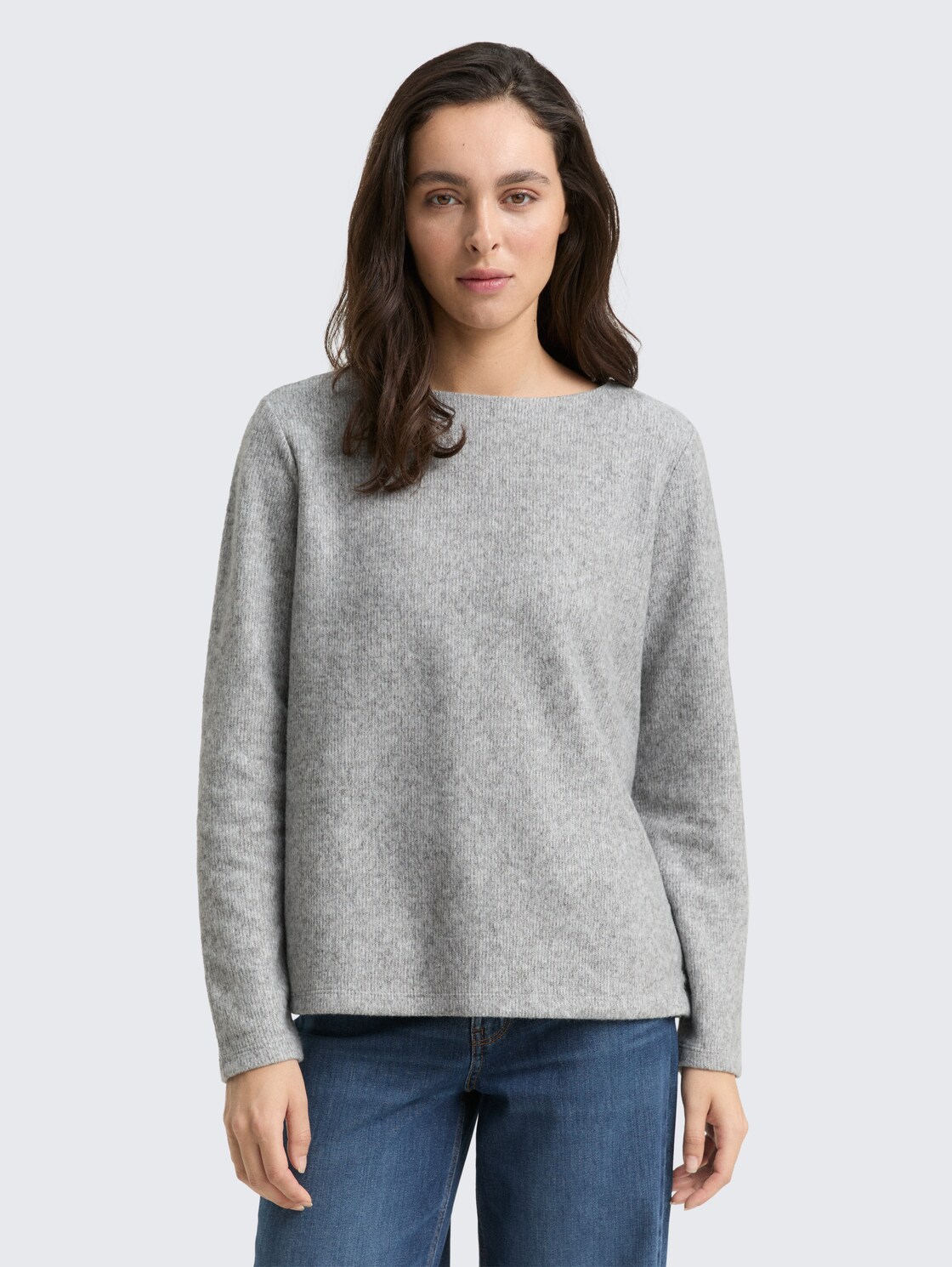 Soft-Touch Sweatshirt mit Knopf-Details - medium silver grey melange - Ausschnitt Model-Vorderansicht