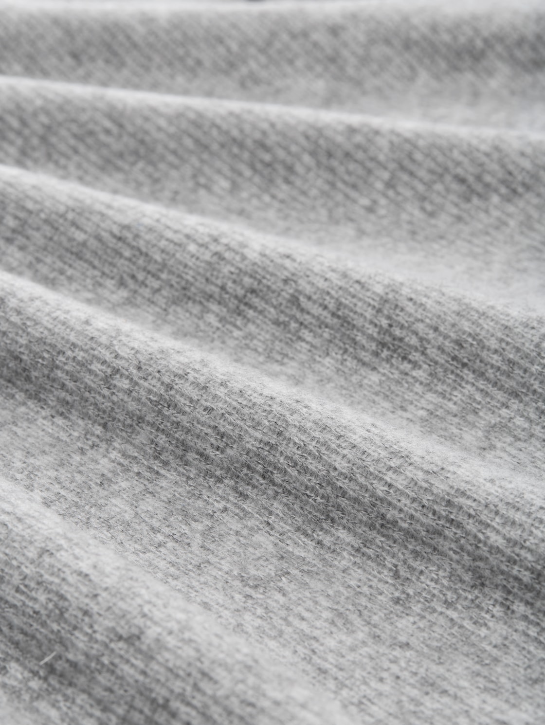 Soft-Touch Sweatshirt mit Knopf-Details - medium silver grey melange - Material-Ansicht