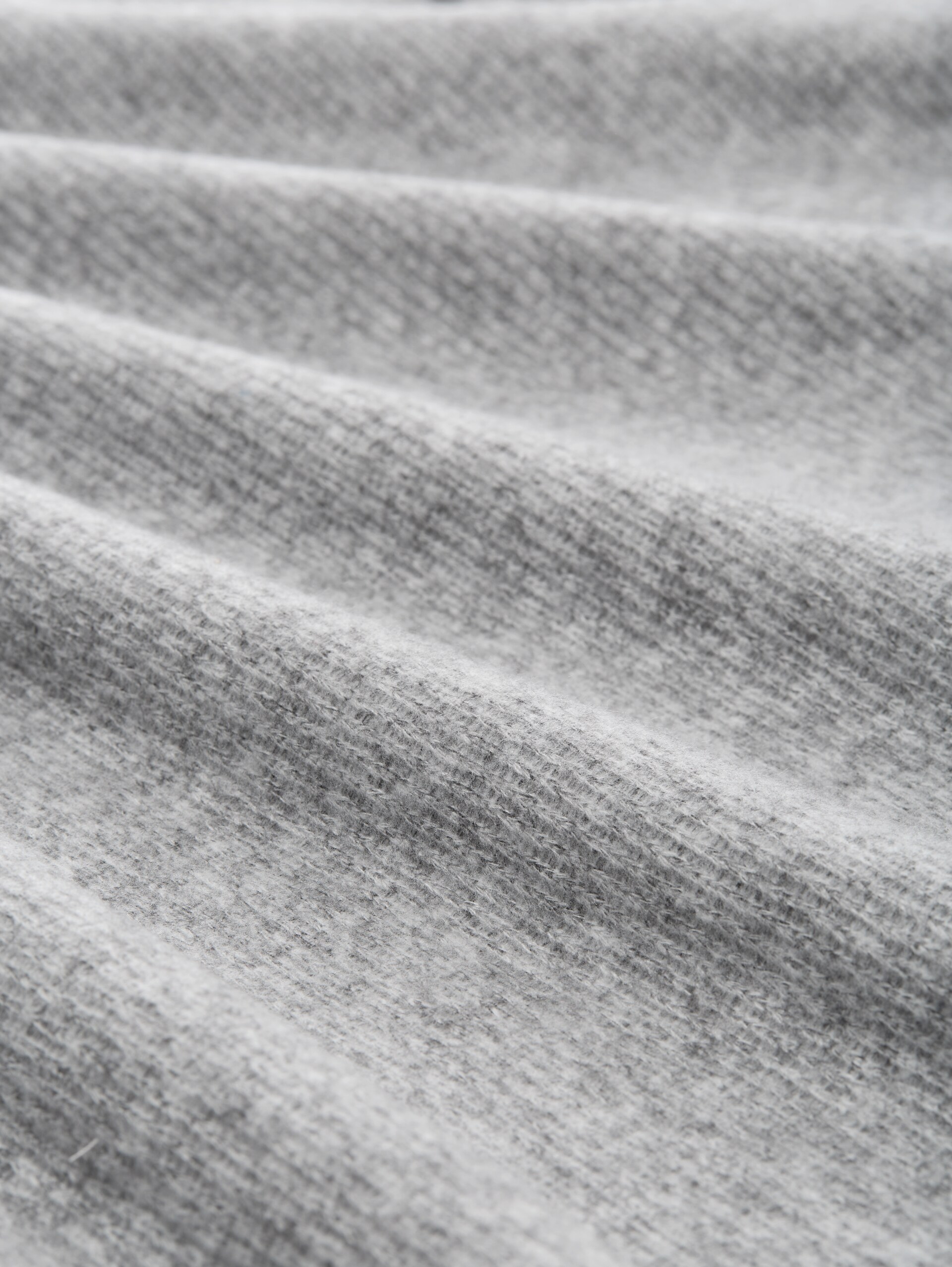 Soft-Touch Sweatshirt mit Knopf-Details - medium silver grey melange - Material-Ansicht