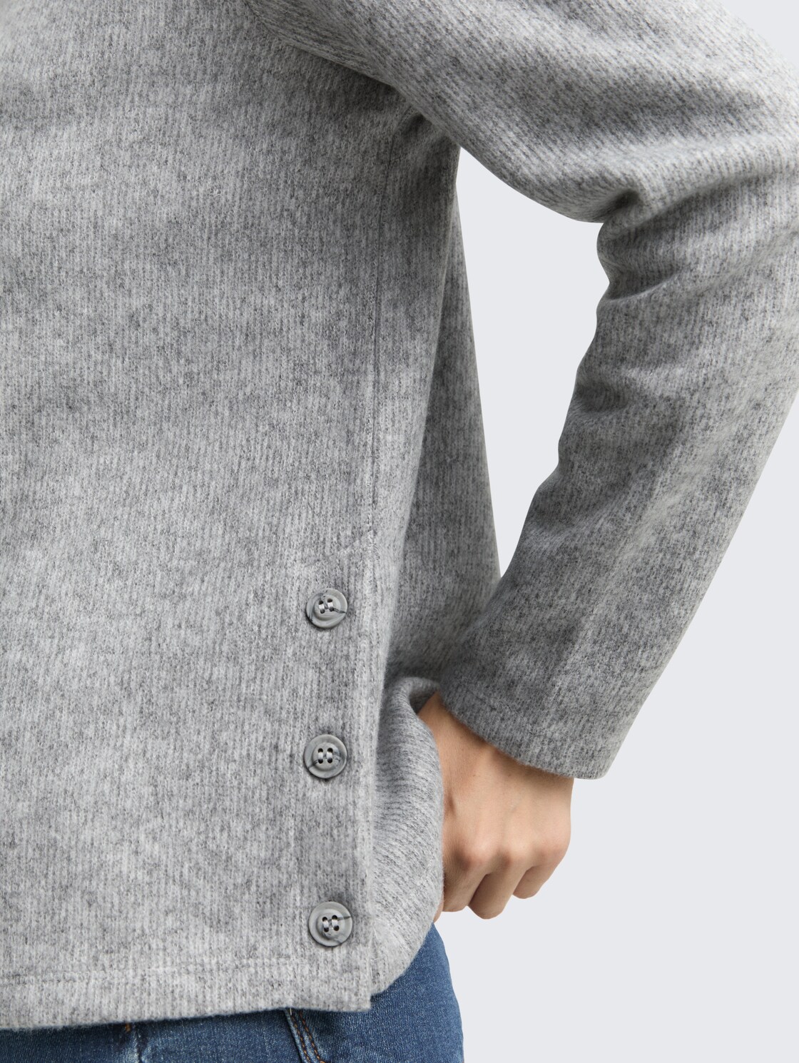 Soft-Touch Sweatshirt mit Knopf-Details - medium silver grey melange - Detail-Model-Ansicht