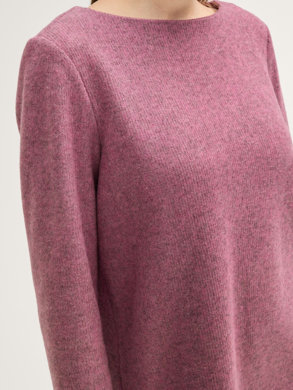 Soft-Touch Sweatshirt mit Knopf-Details - pink velvet melange - Detail-Model-Ansicht