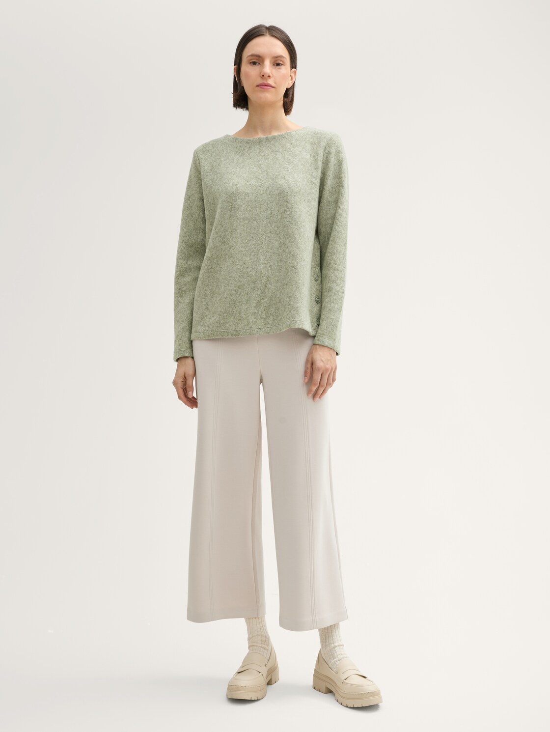 Soft-Touch Sweatshirt mit Knopf-Details - pure sage melange - Model-Vorderansicht