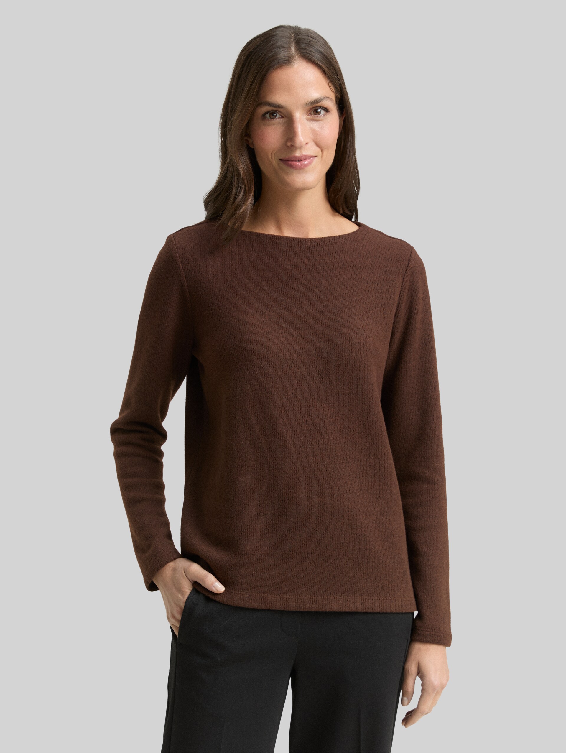 Soft-touch sweatshirt with button details - dark pecan brown melange - Neckline model front view