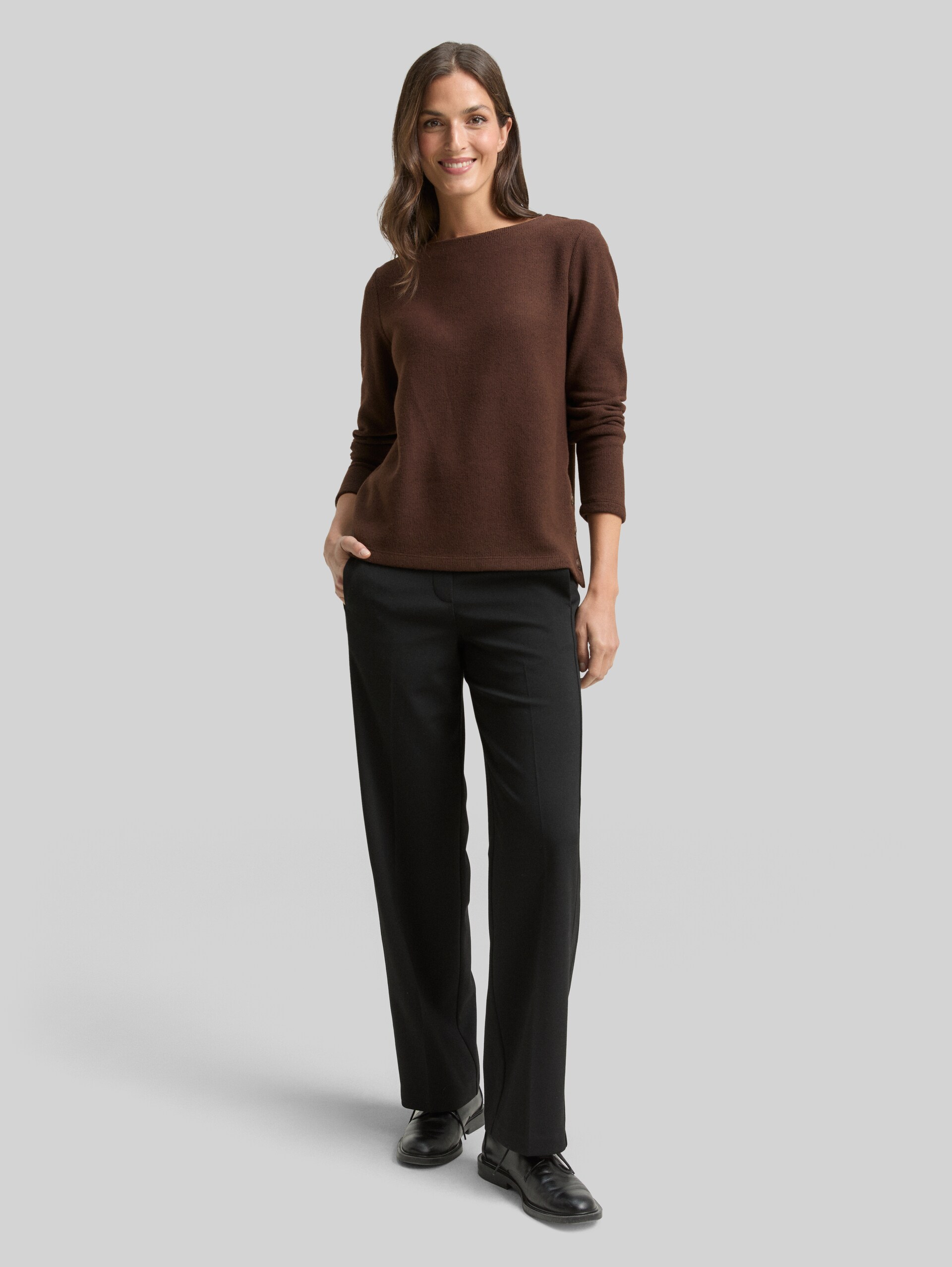 Soft-touch sweatshirt with button details - dark pecan brown melange - Model front view