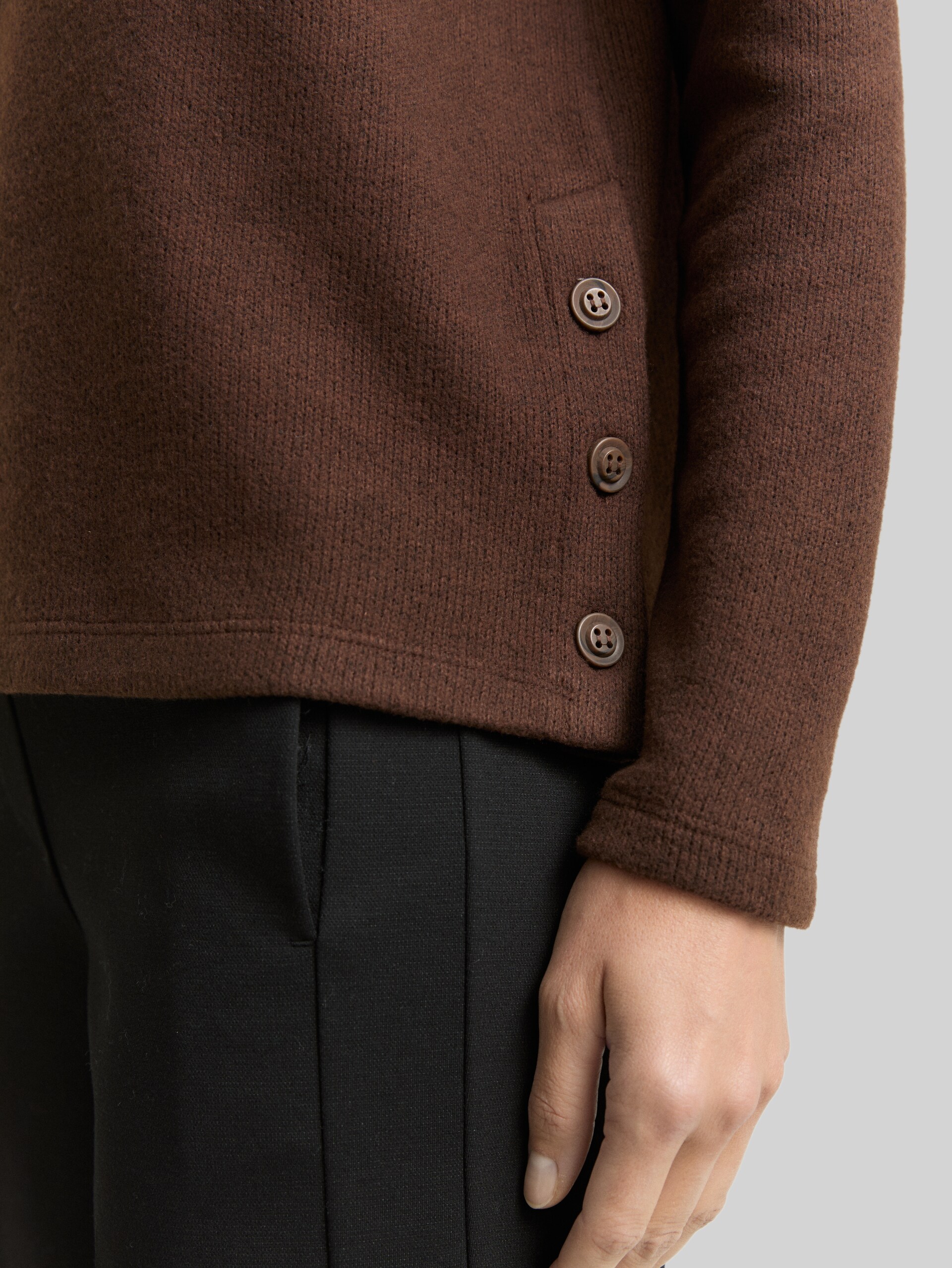 Soft-touch sweatshirt with button details - dark pecan brown melange - Detail model view