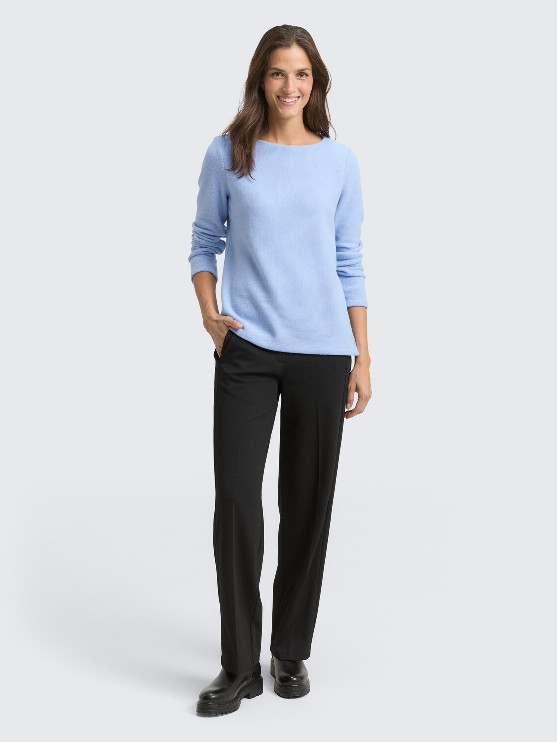 Soft-Touch Sweatshirt mit Knopf-Details - mid blue melange - Model-Vorderansicht