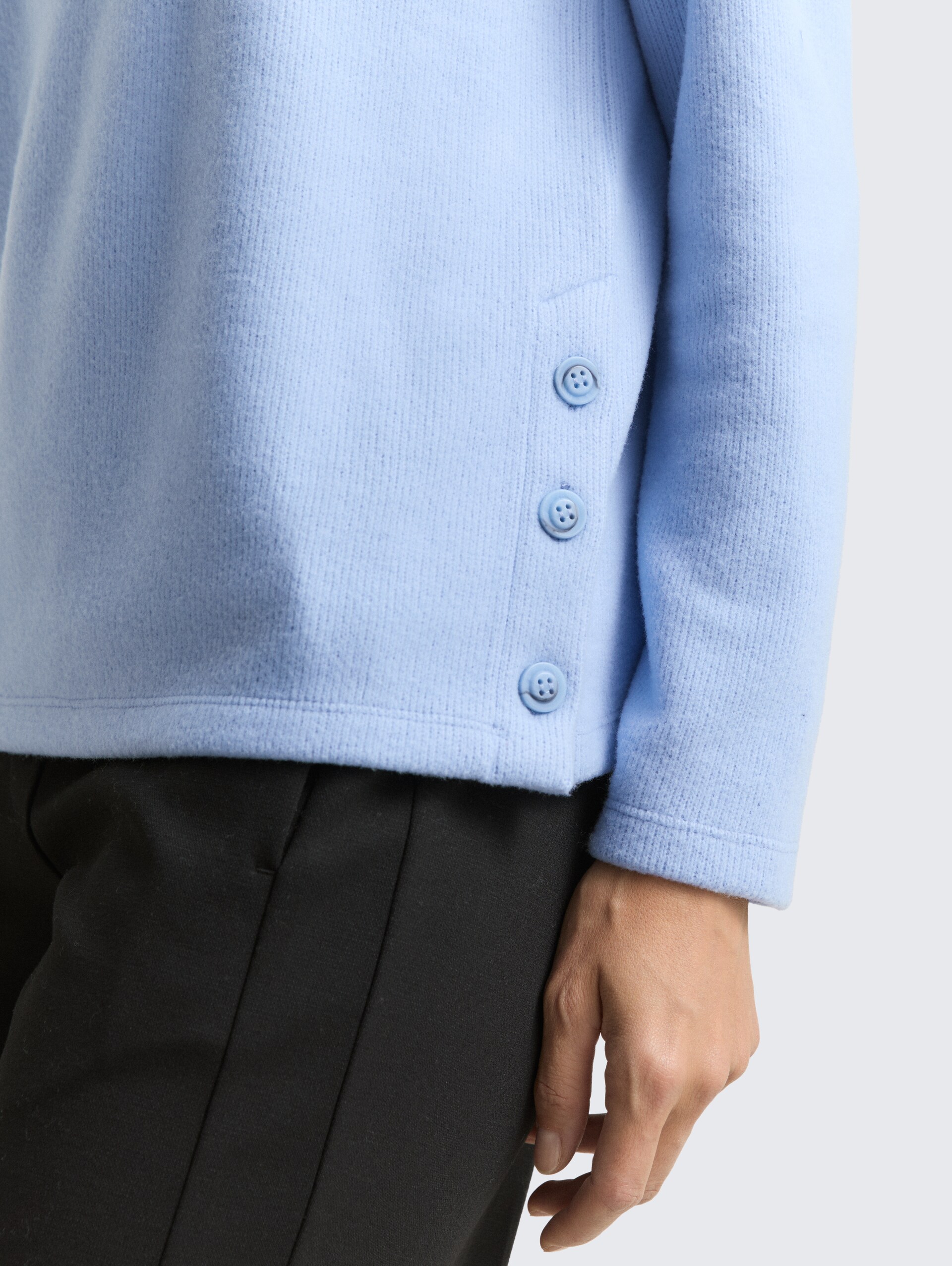 Soft-Touch Sweatshirt mit Knopf-Details - mid blue melange - Detail-Model-Ansicht