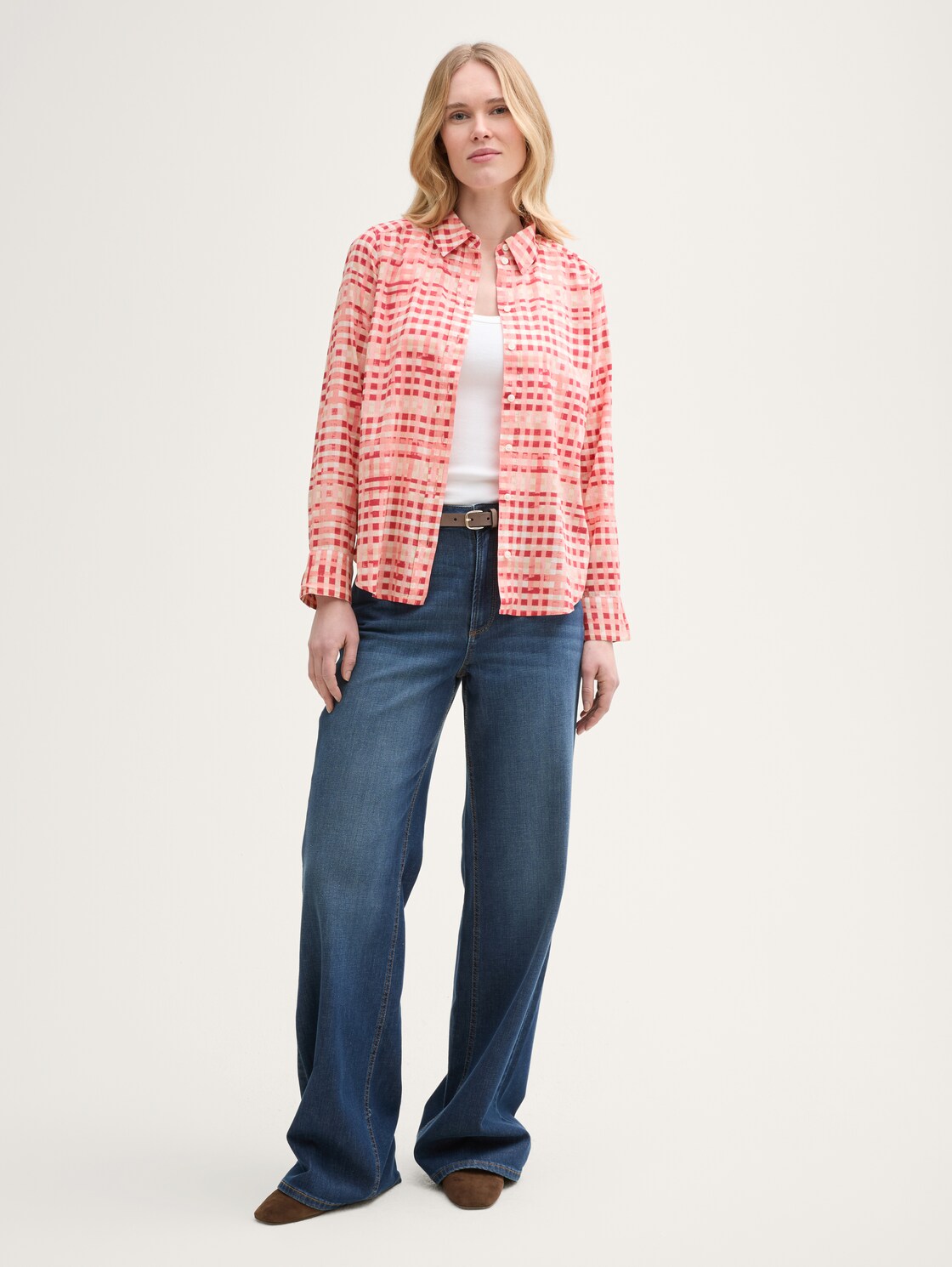 Bluse mit Muster - berry red check design - Model-Vorderansicht