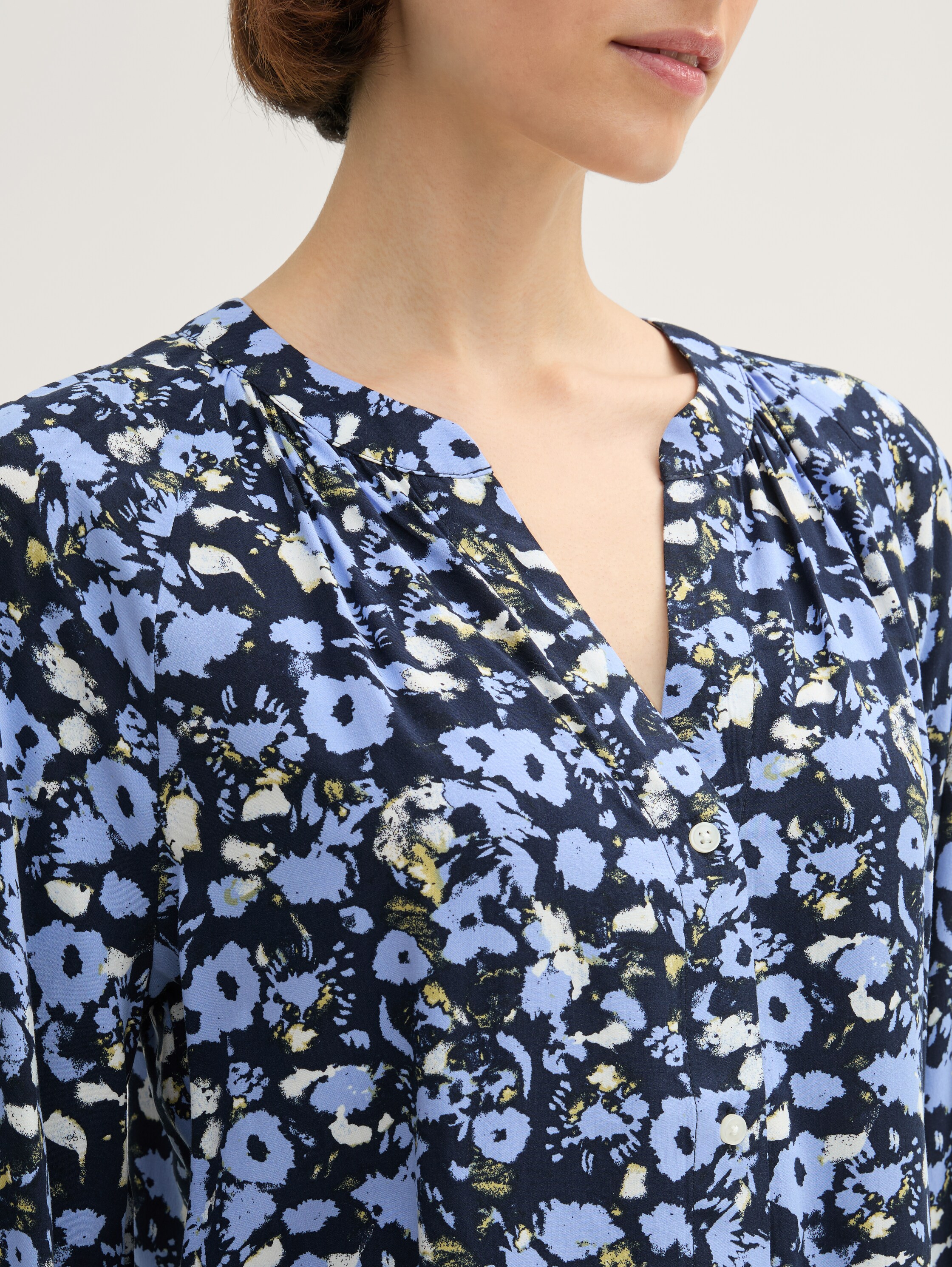 Loose Fit Bluse aus Viskose - blue_autumn_floral_design - 