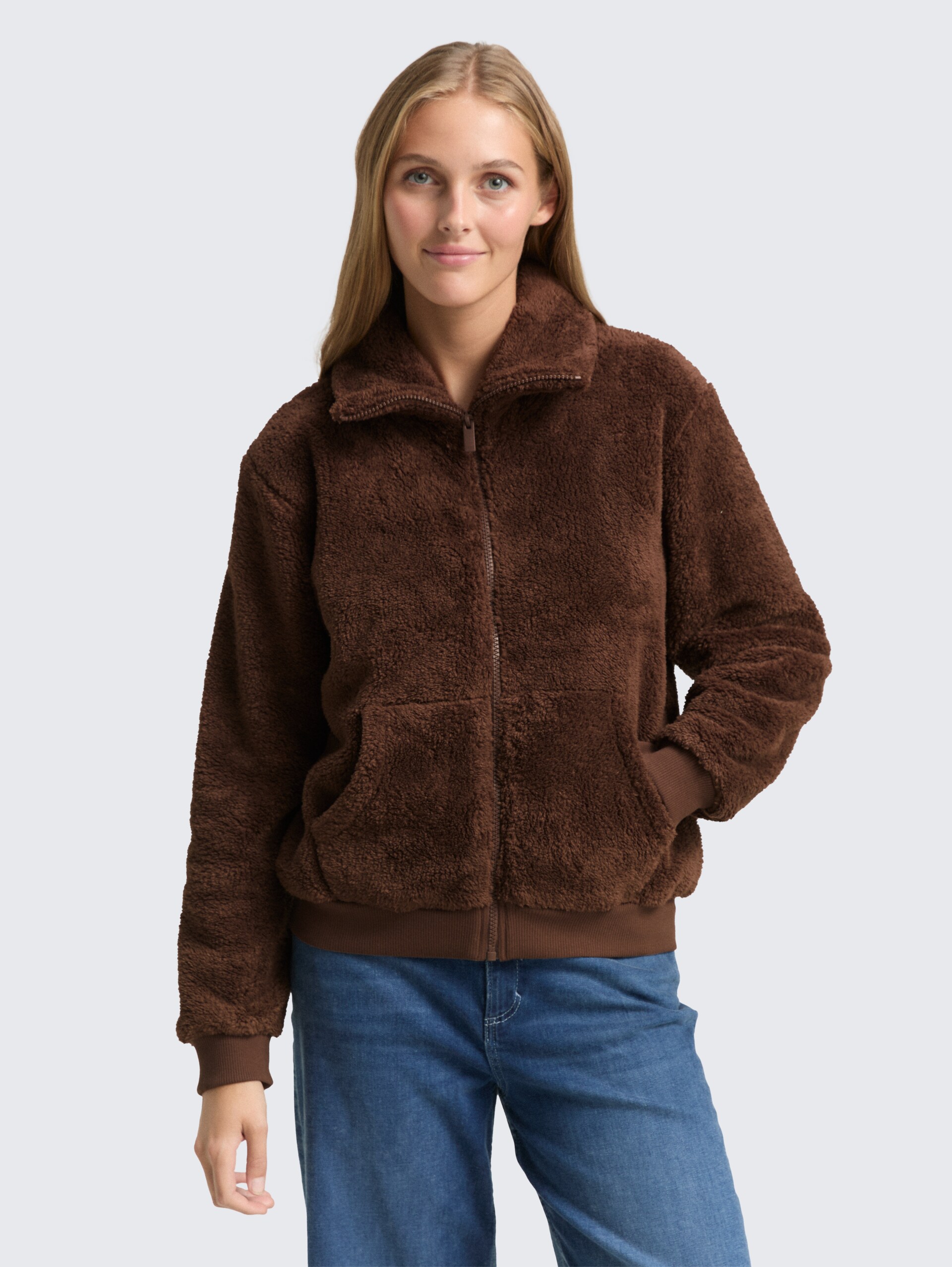 Teddy Sweatjacke - soft chocolate brown - Ausschnitt Model-Vorderansicht