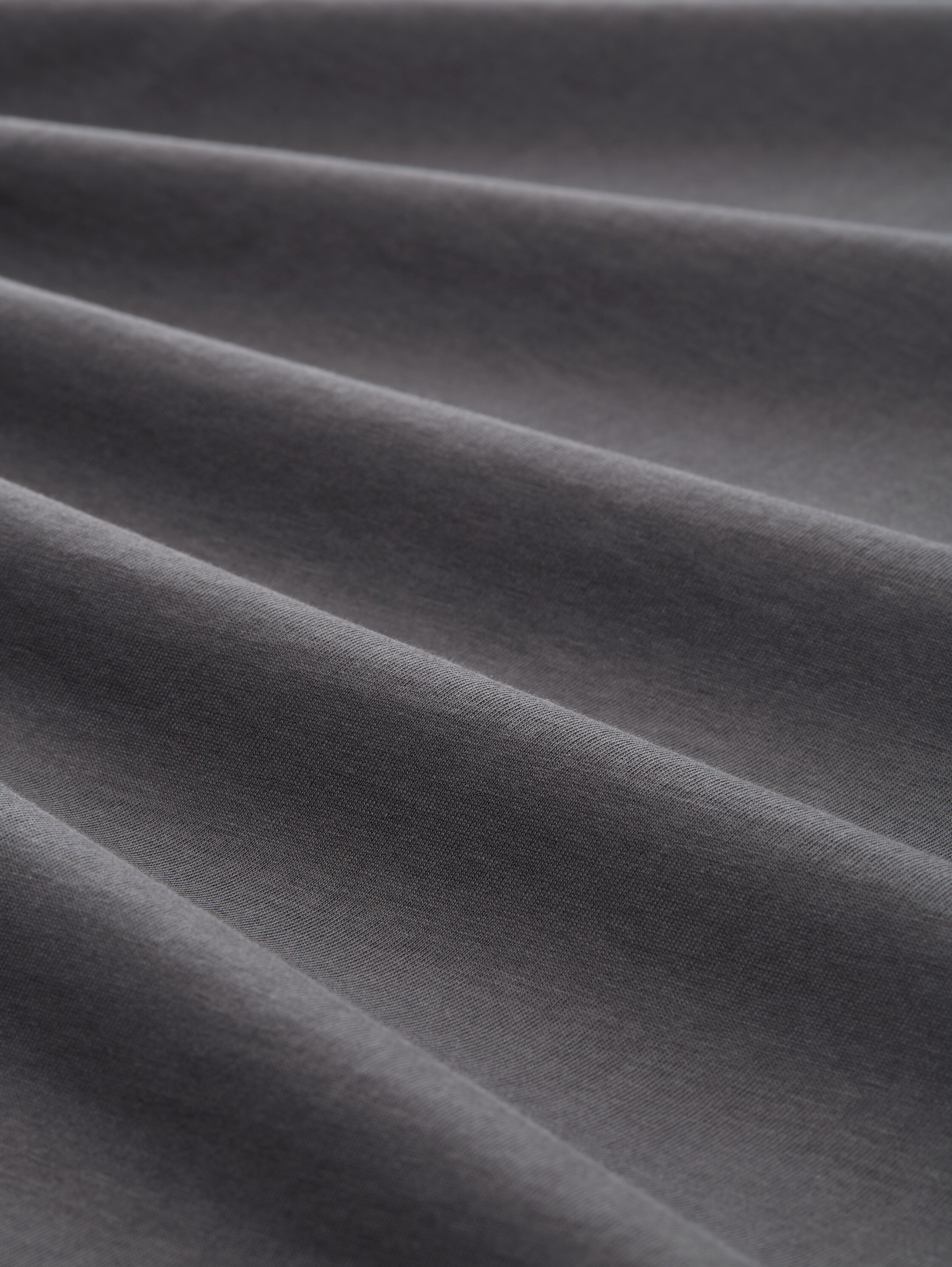 Print Langarmshirt mit Bio-Baumwolle - tarmac_grey - Material-Ansicht