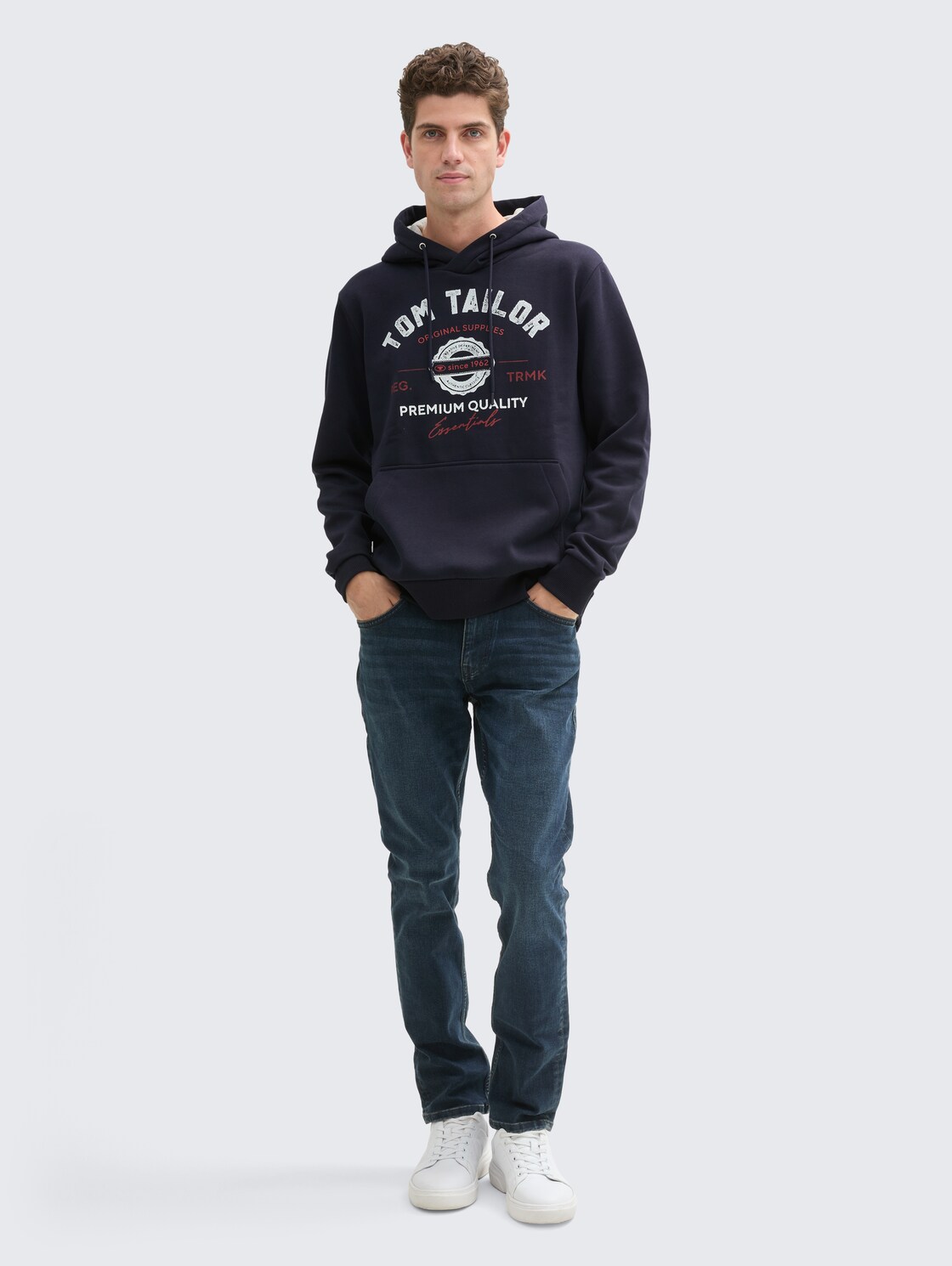 Hoodie Sweatshirt mit Logo-Print - sky captain blue - Model-Vorderansicht