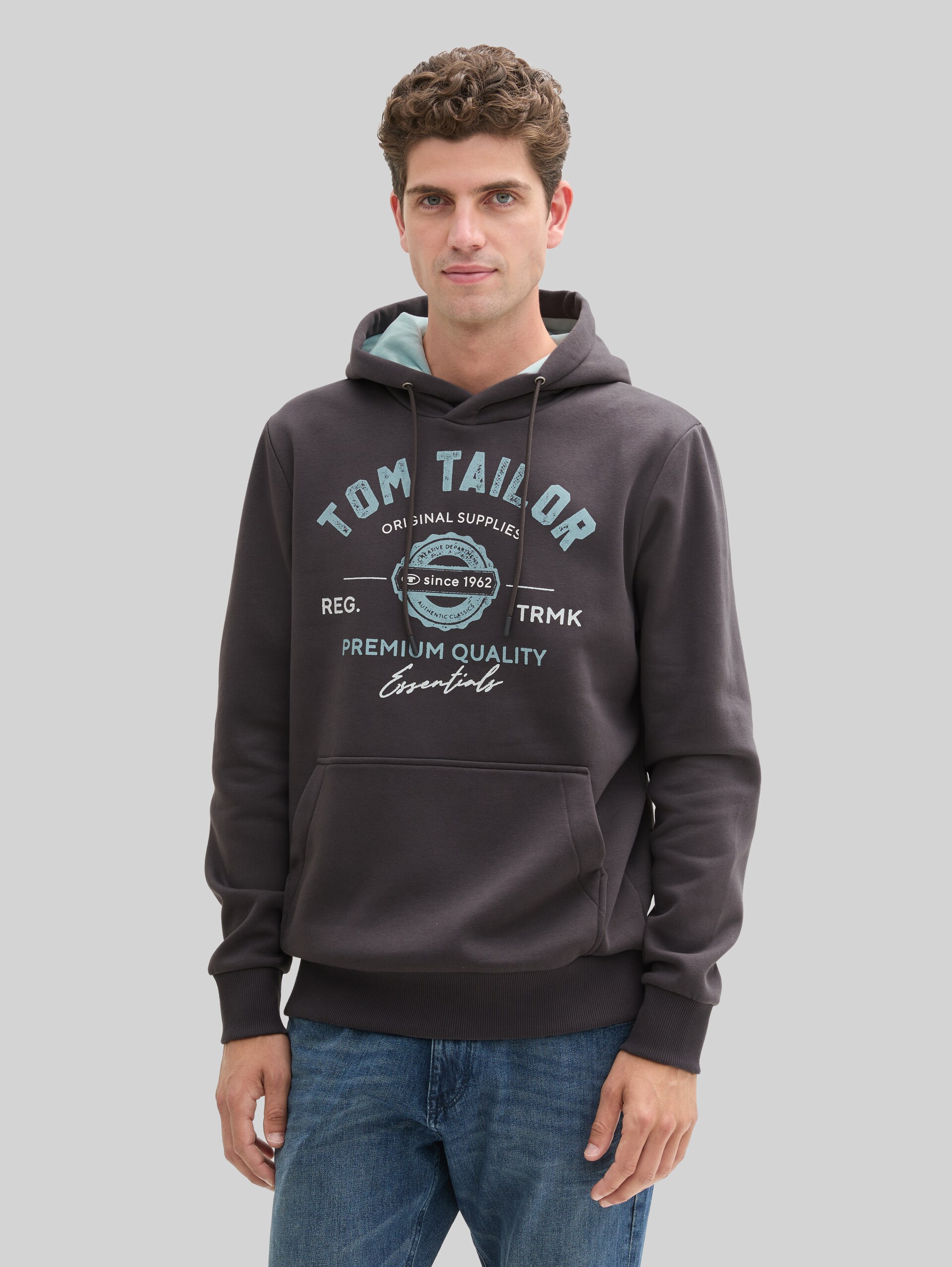 Hoodie Sweatshirt with logo print - Tarmac Grey - Neckline model front view