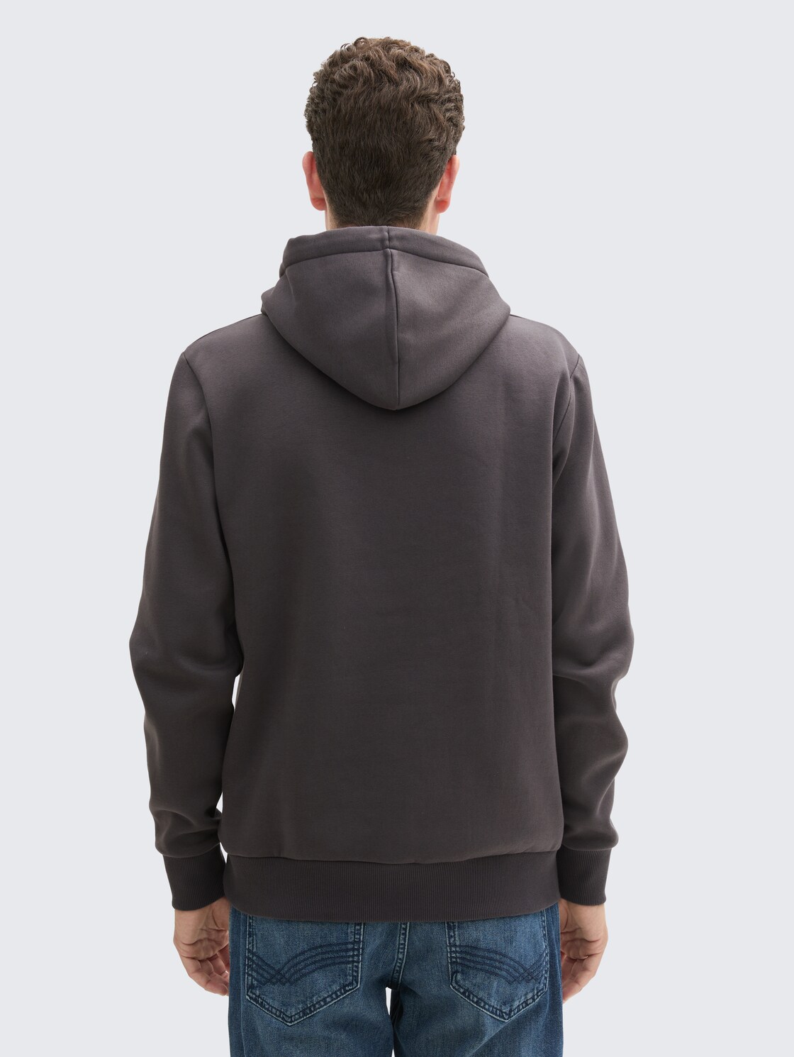 Hoodie Sweatshirt mit Logo-Print - Tarmac Grey - Auschnitt Model-Rückansicht
