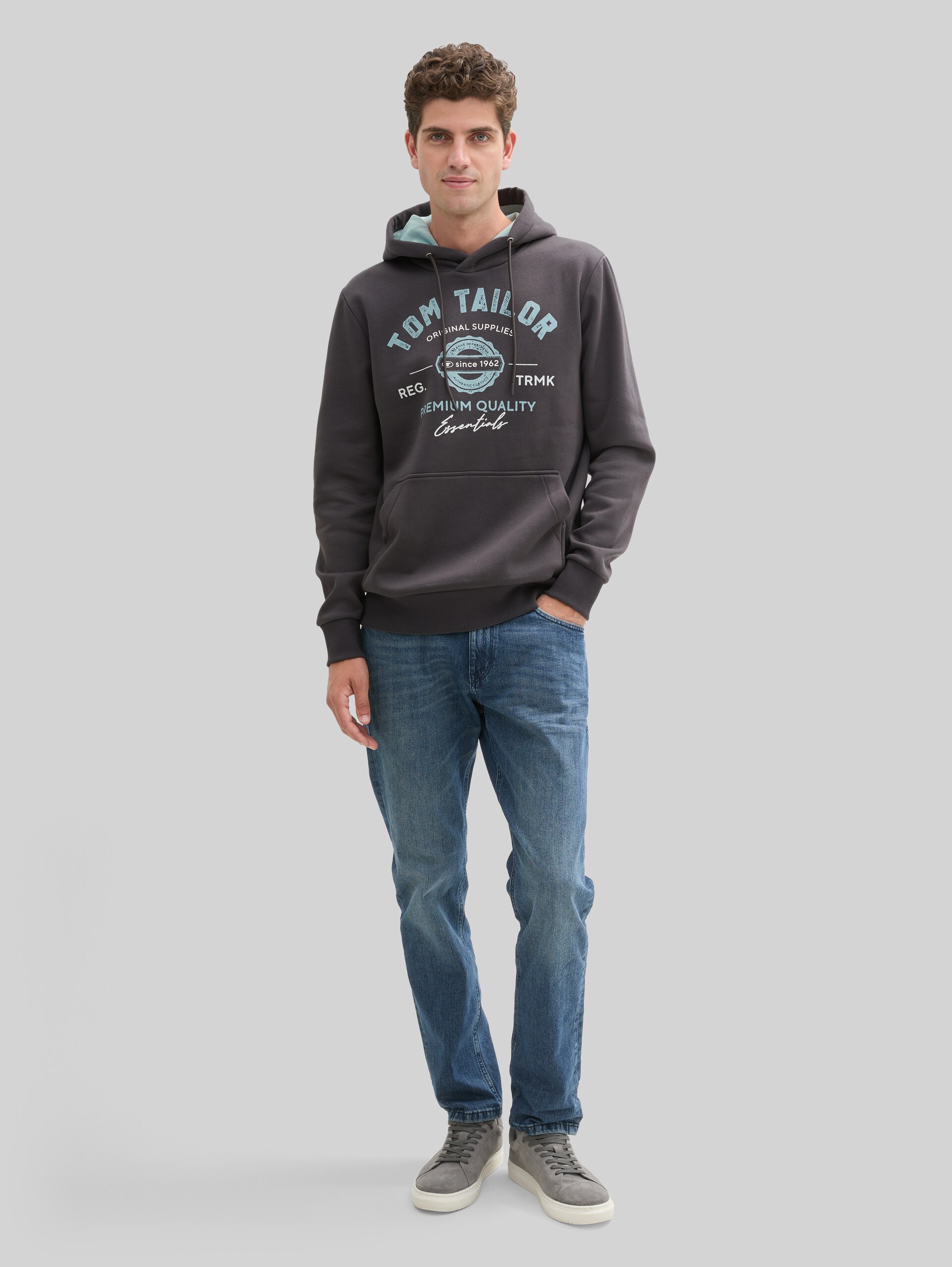 Hoodie Sweatshirt with logo print - Tarmac Grey - Model front view