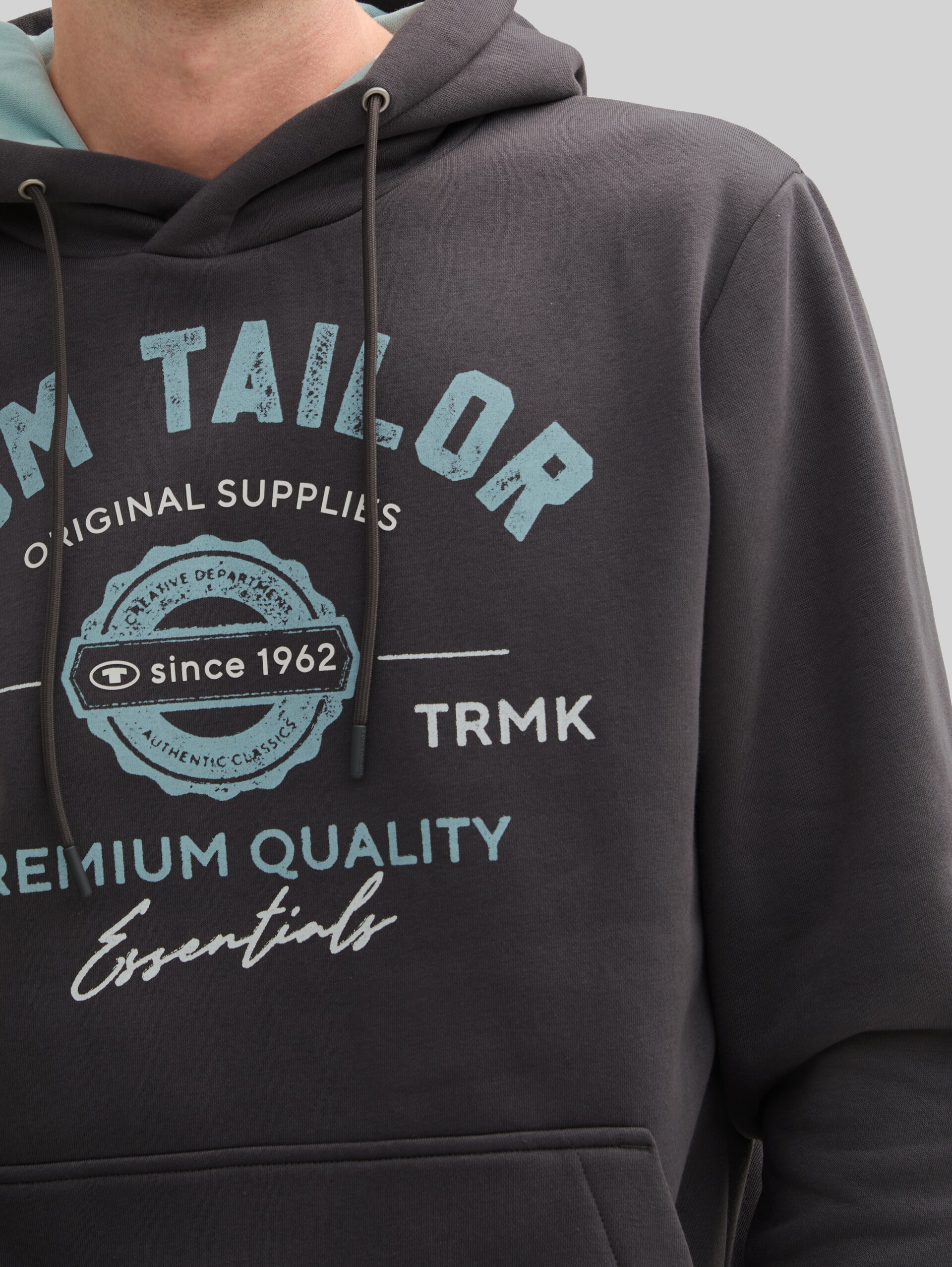 Hoodie Sweatshirt with logo print - Tarmac Grey - Detail model view