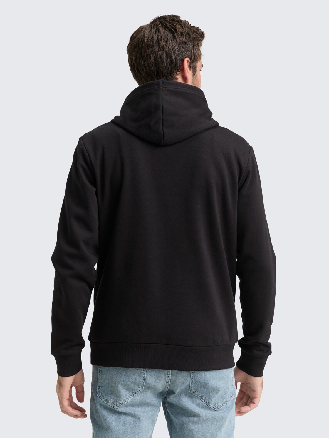 Hoodie Sweatshirt mit Logo-Print - Almost Black - Auschnitt Model-Rückansicht