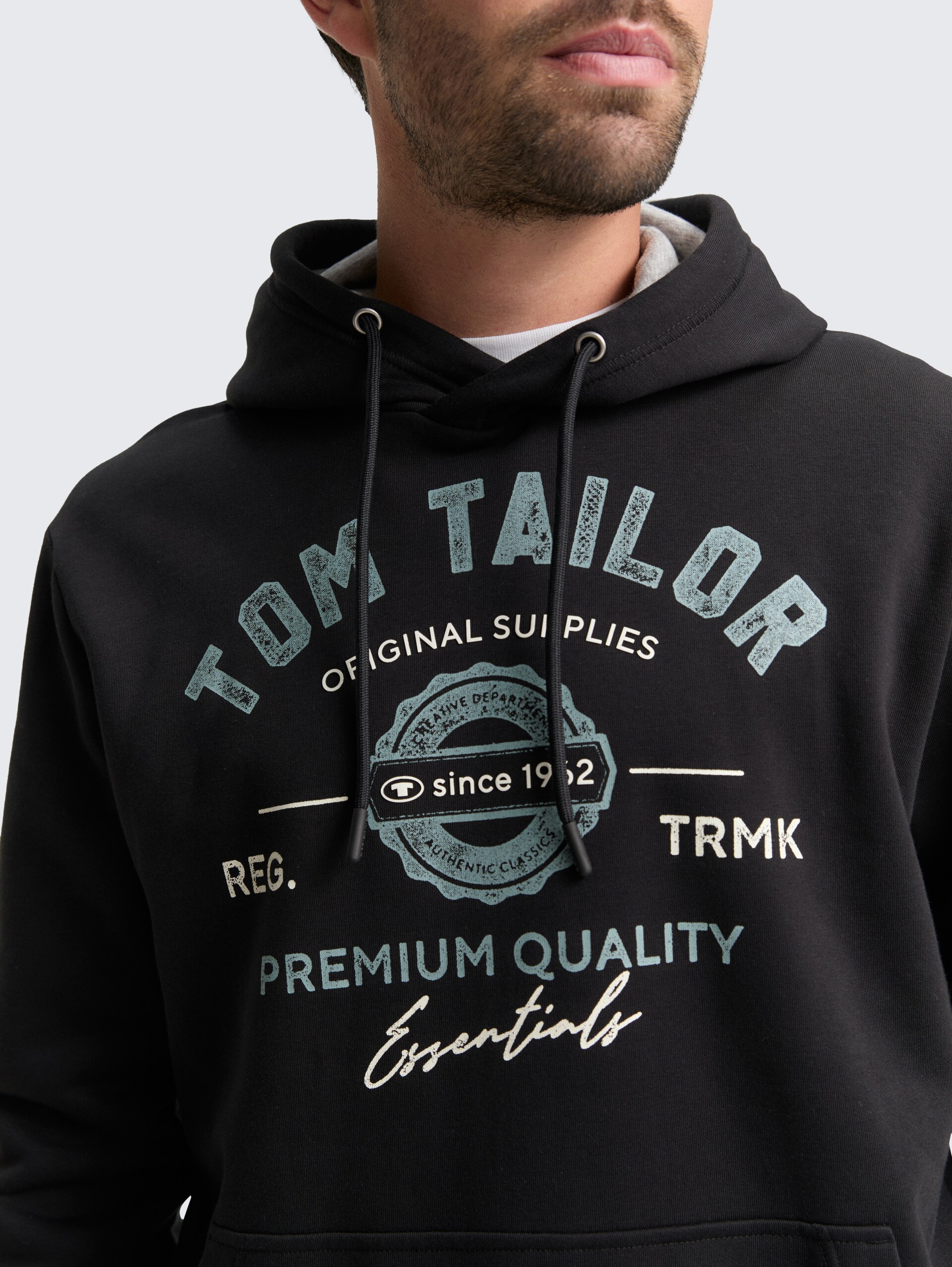 Hoodie Sweatshirt mit Logo-Print - Almost Black - Detail-Model-Ansicht