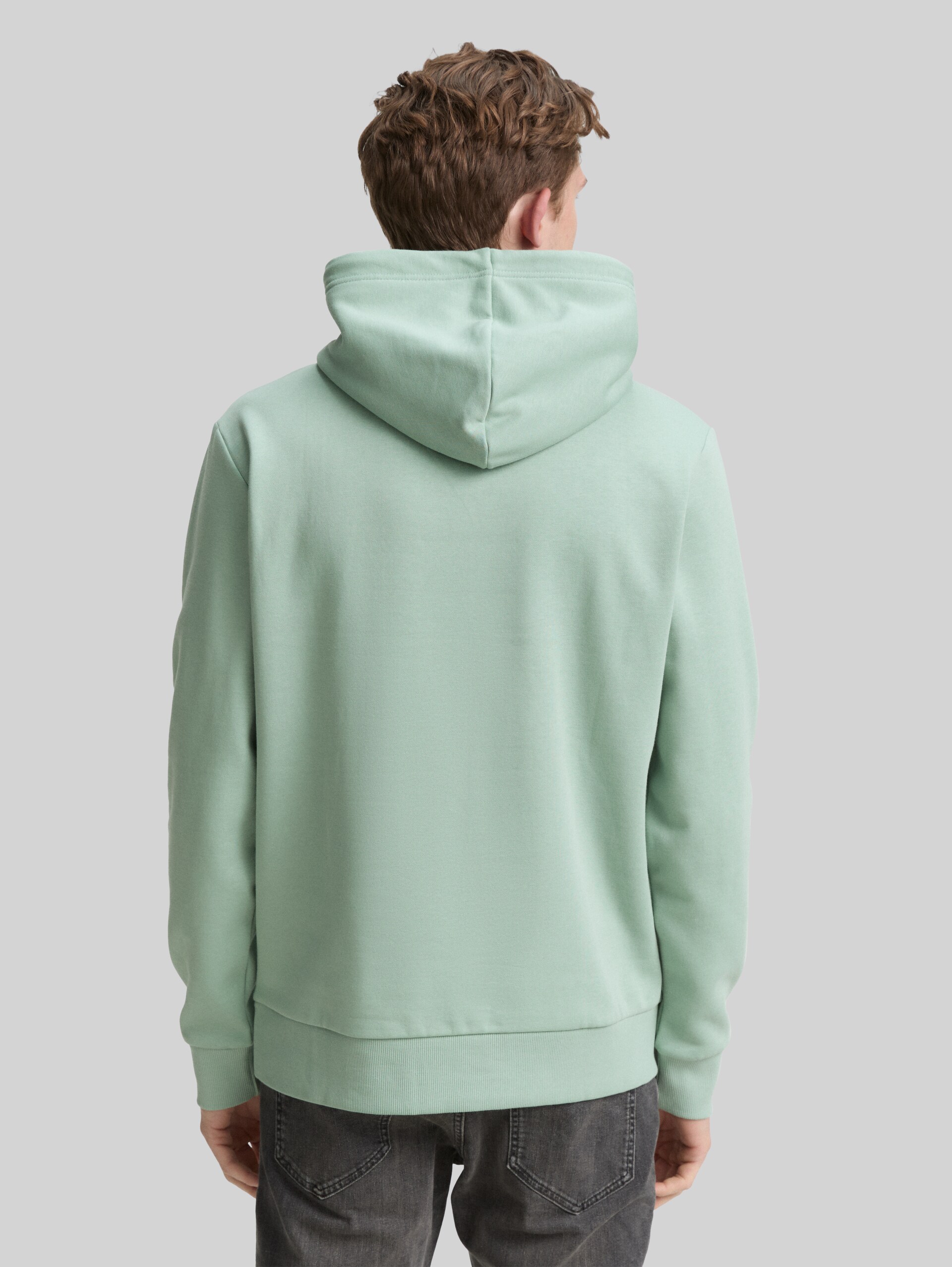 Hoodie Sweatshirt with logo print - dust green - Neckline model-back view