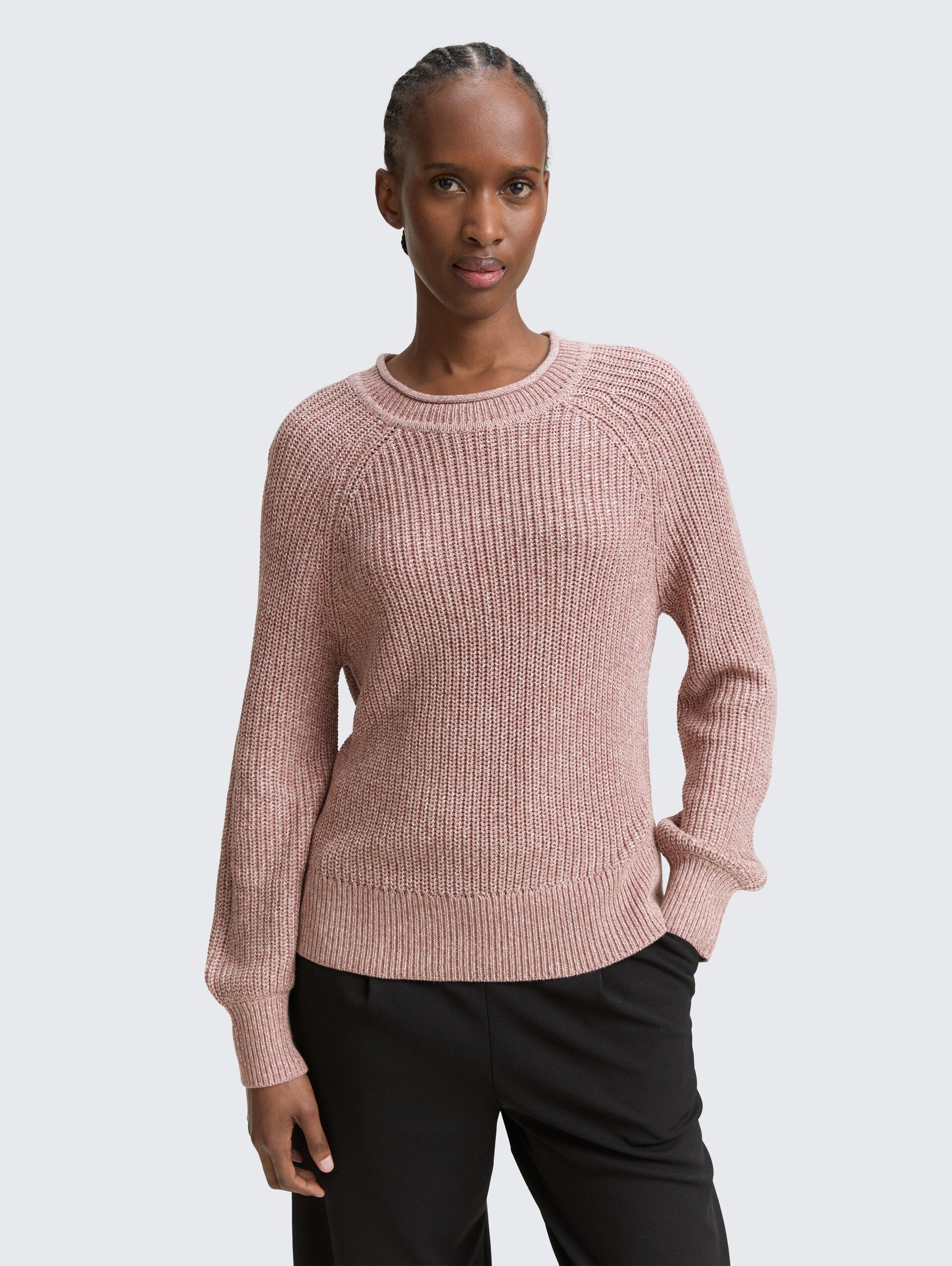 Strickpullover mit leichten Ballonärmeln - Antique Rose Melange - Ausschnitt Model-Vorderansicht