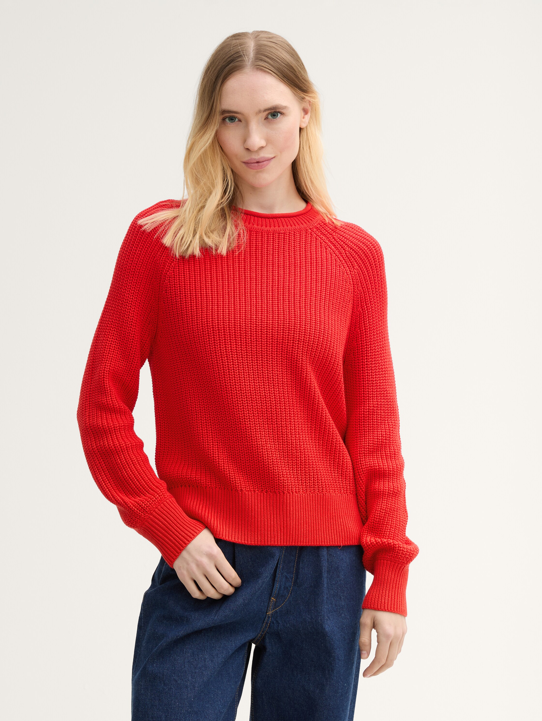 Knitted jumper with light balloon sleeves - 1