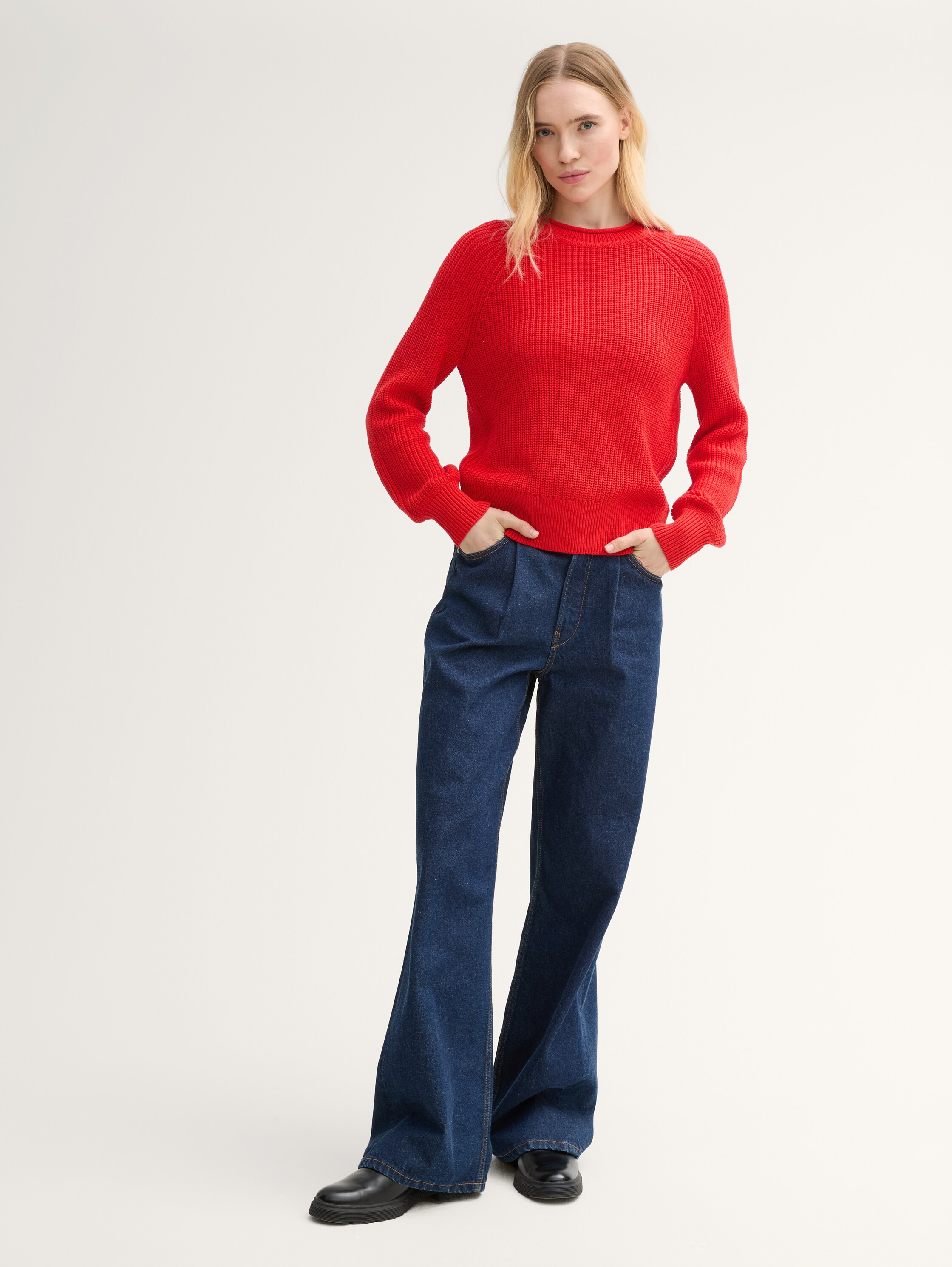 Knitted jumper with light balloon sleeves - 0