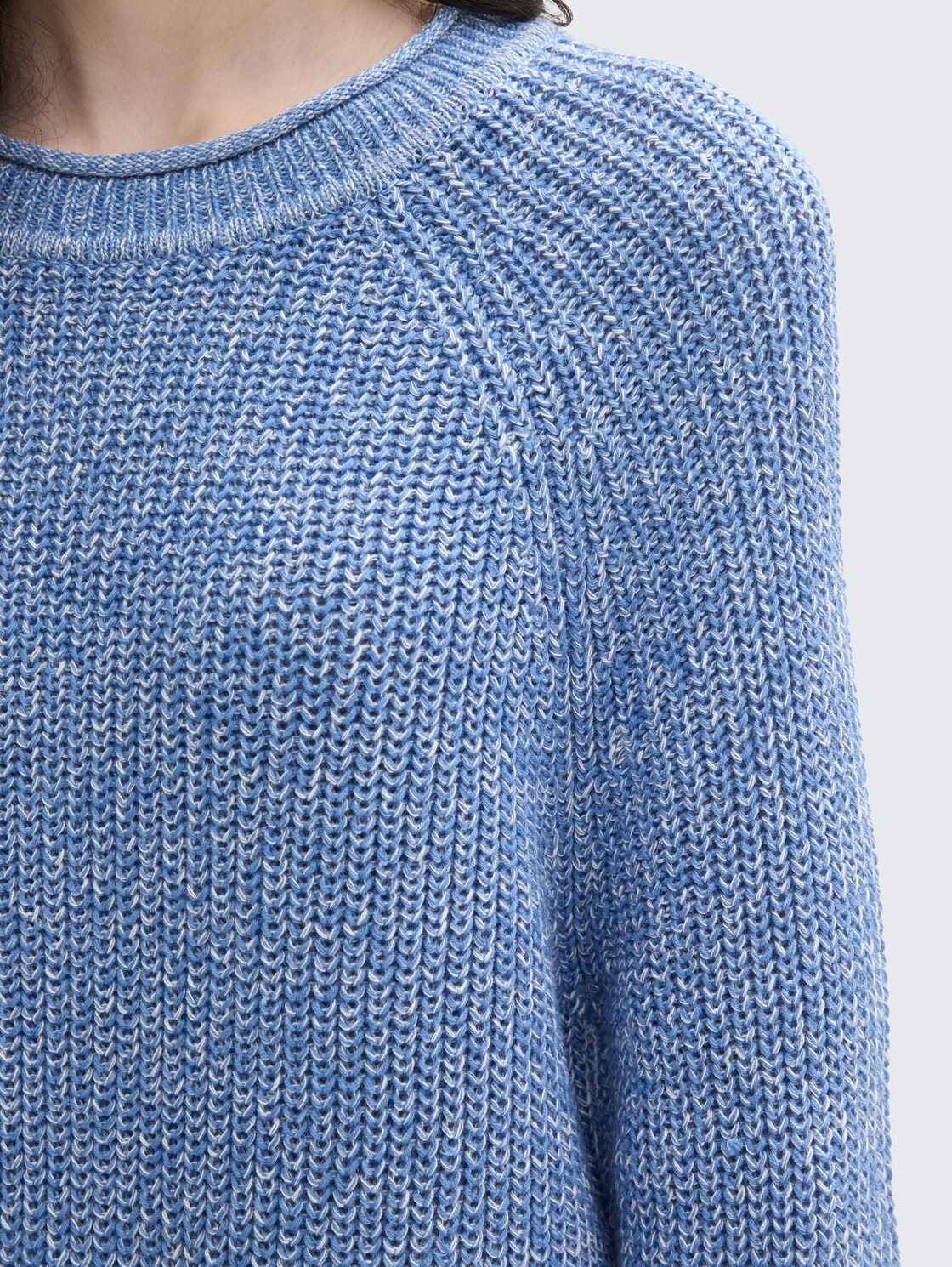 Strickpullover mit leichten Ballonärmeln - sicilian blue melange - Detail-Model-Ansicht