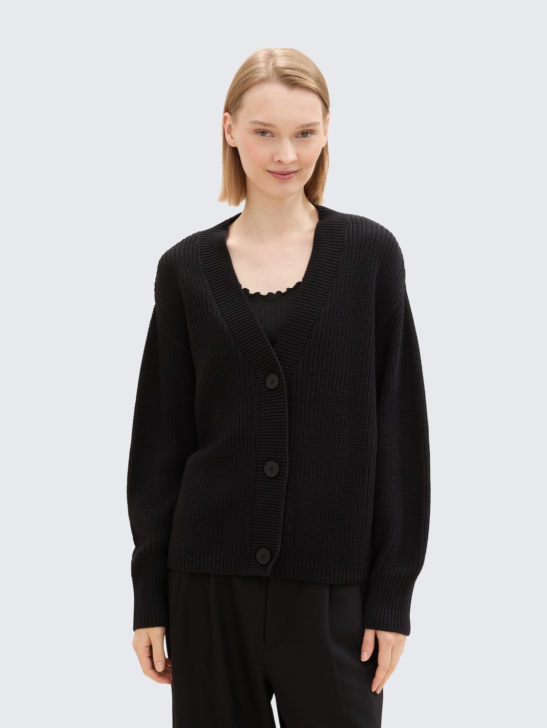 Cardigan mit V-Ausschnitt - deep black - Ausschnitt Model-Vorderansicht