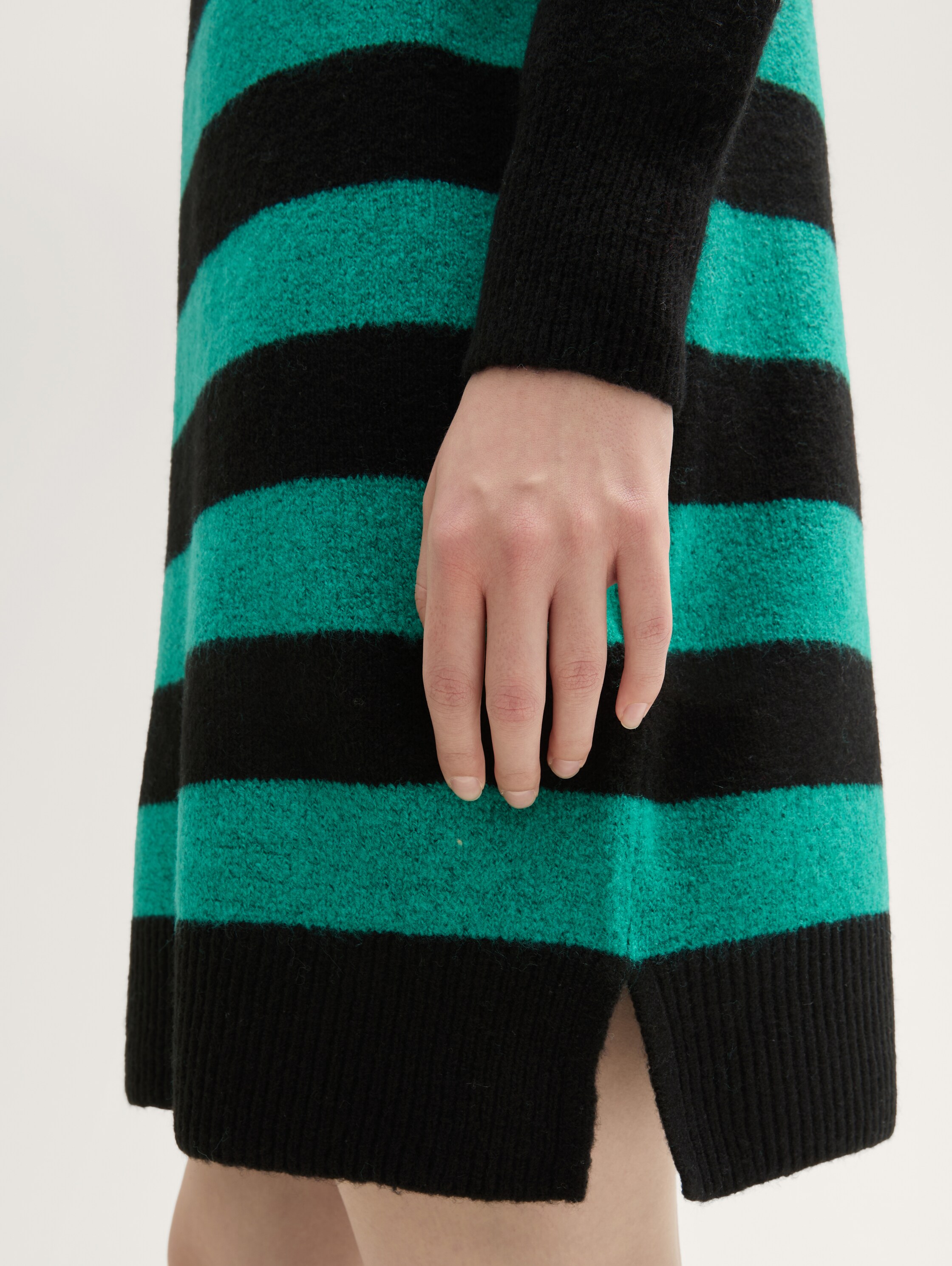 Mini Strickkleid mit Streifenmuster - green_black_stripe_1 - 