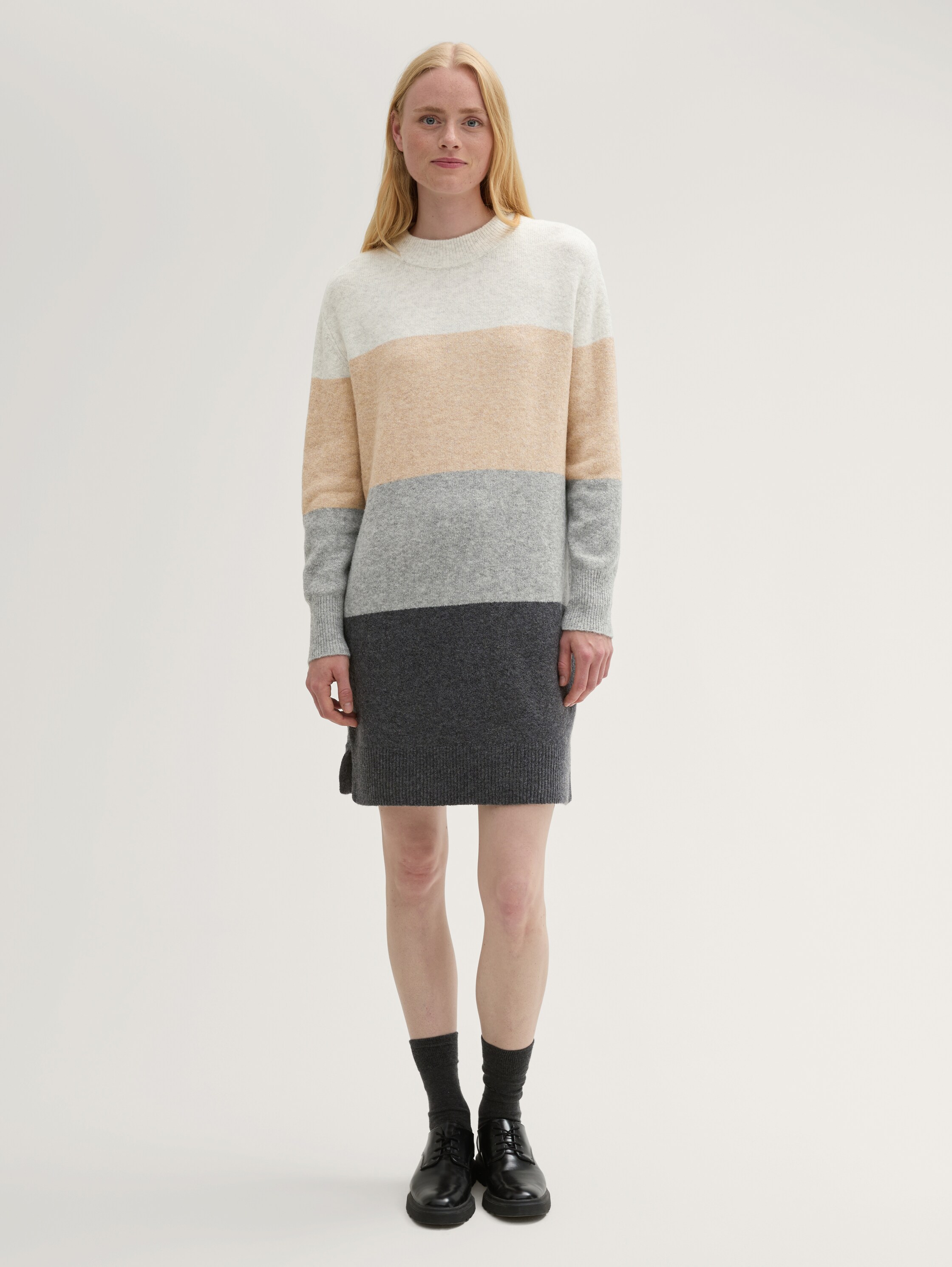 Kurzes Strickkleid - 2