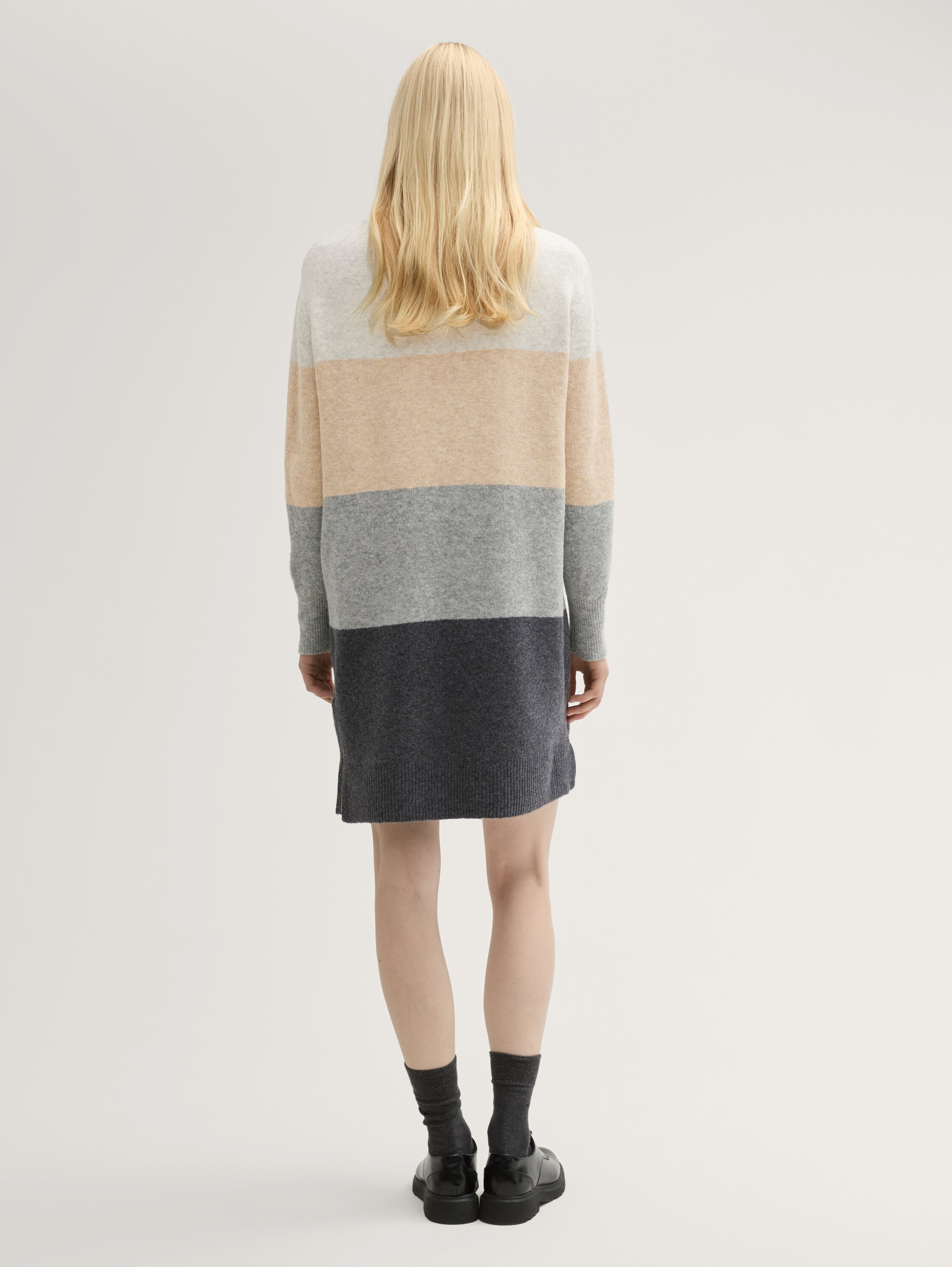 Kurzes Strickkleid - 3