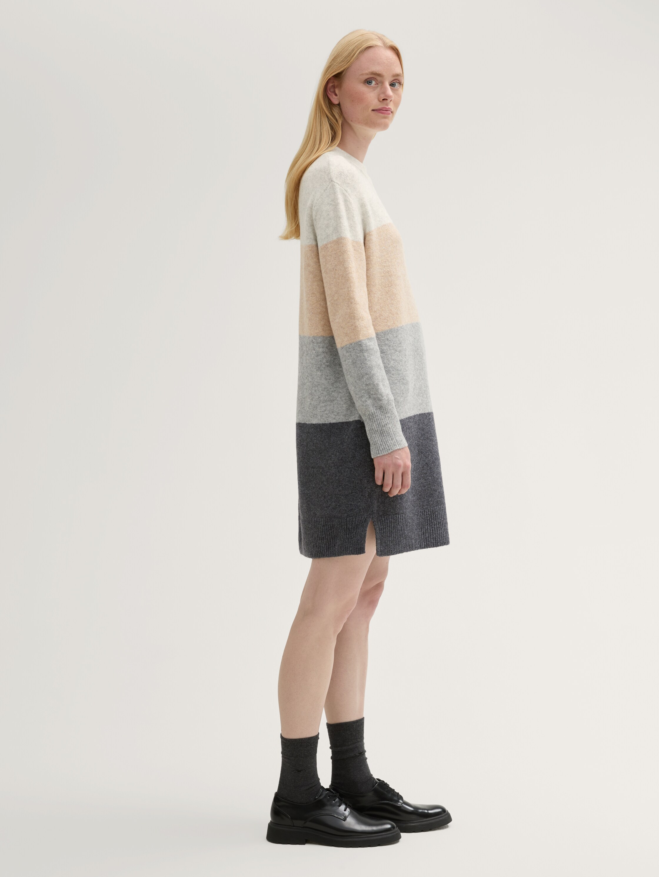 Kurzes Strickkleid - 1