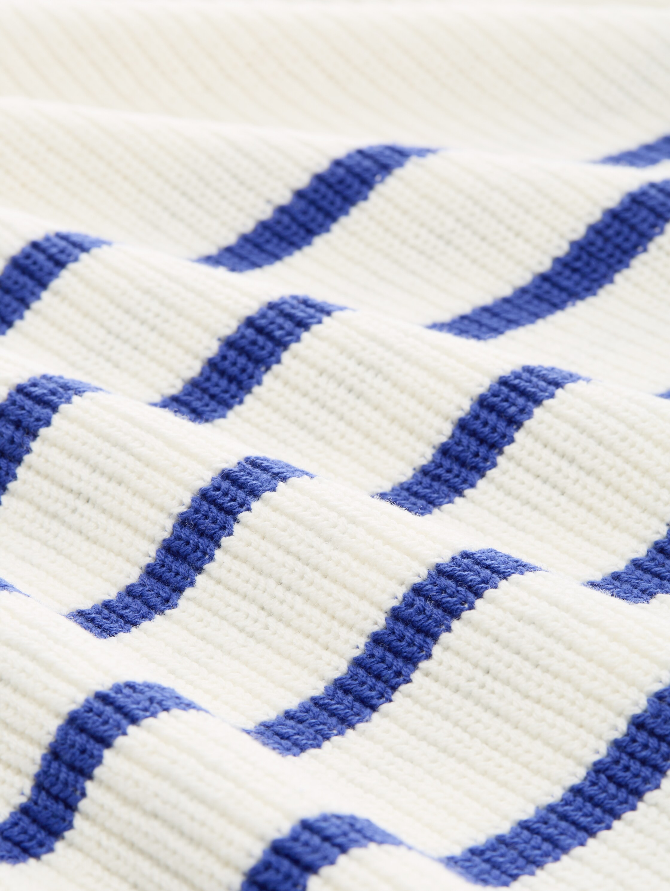 Striped knitted sweater - placed_blue_white_stripe - 