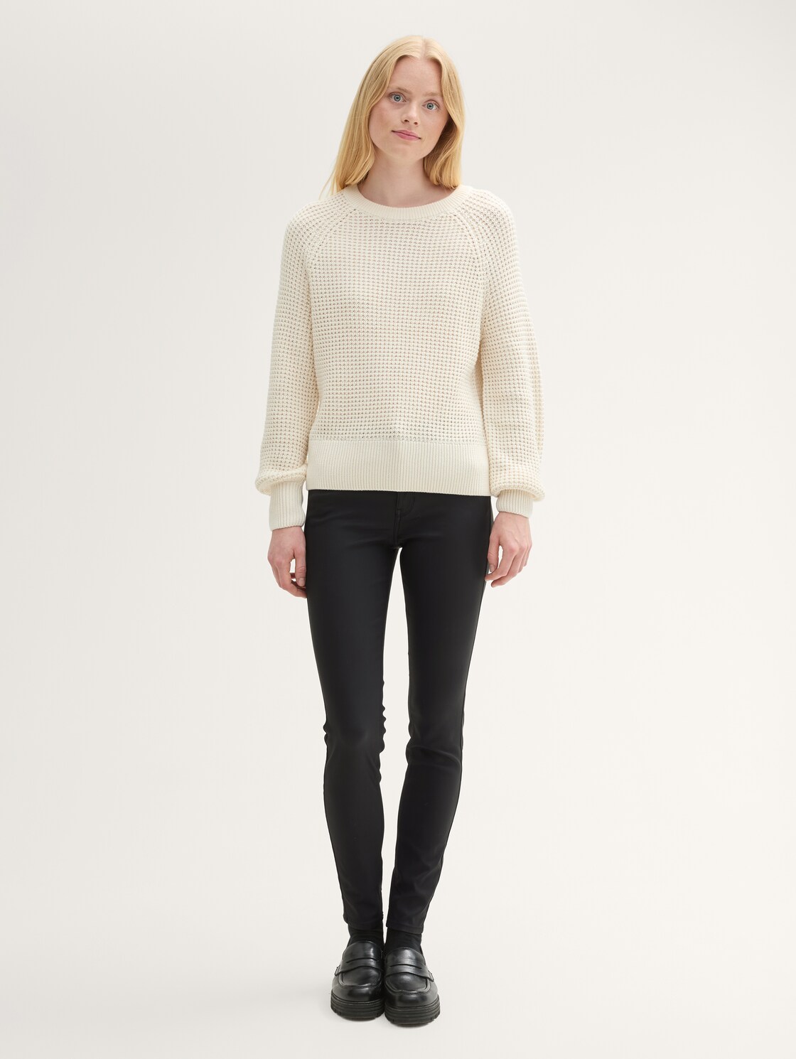 TTNELA EXTRA SKINNY Coated Jeans - coated black denim - Model-Vorderansicht