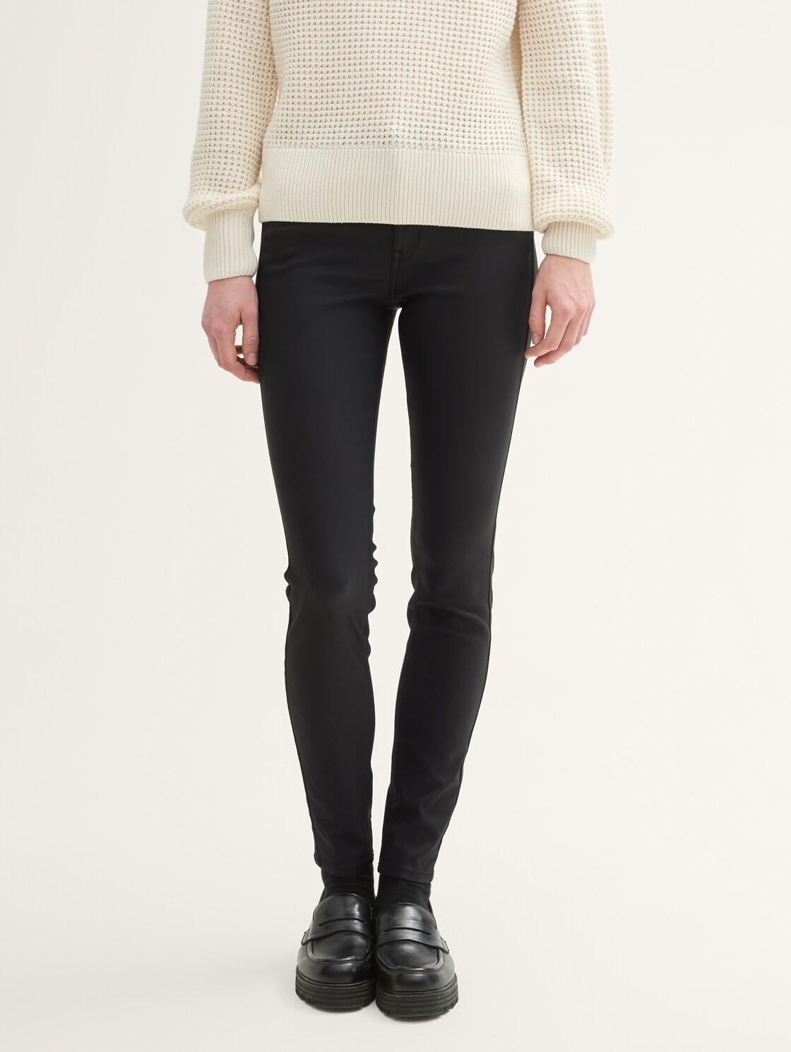 TTNELA EXTRA SKINNY Coated Jeans - coated black denim - Ausschnitt Model-Vorderansicht