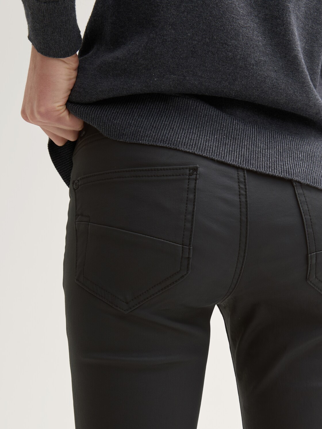 TTALEXA COATED SKINNY Jeans - deep black - Detail-Model-Ansicht