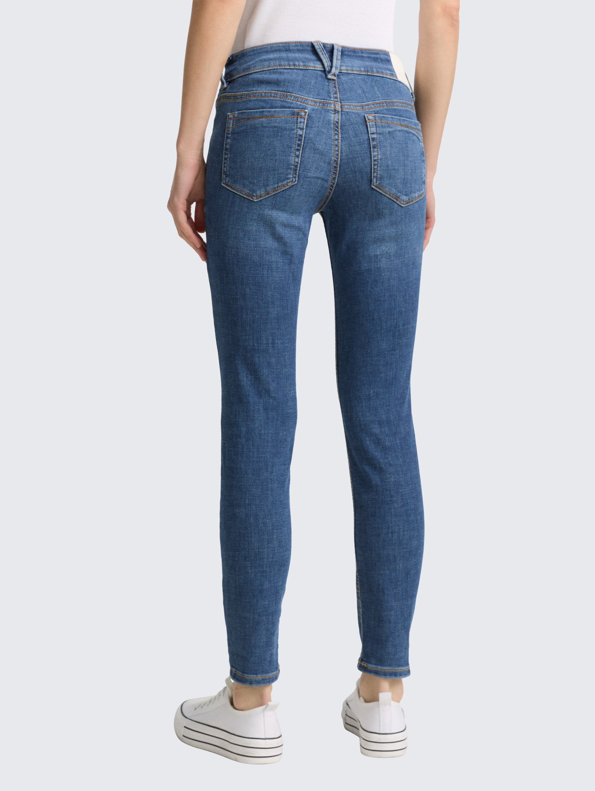 TTJONA EXTRA SKINNY Jeans - Used Mid Stone Blue Denim - Auschnitt Model-Rückansicht