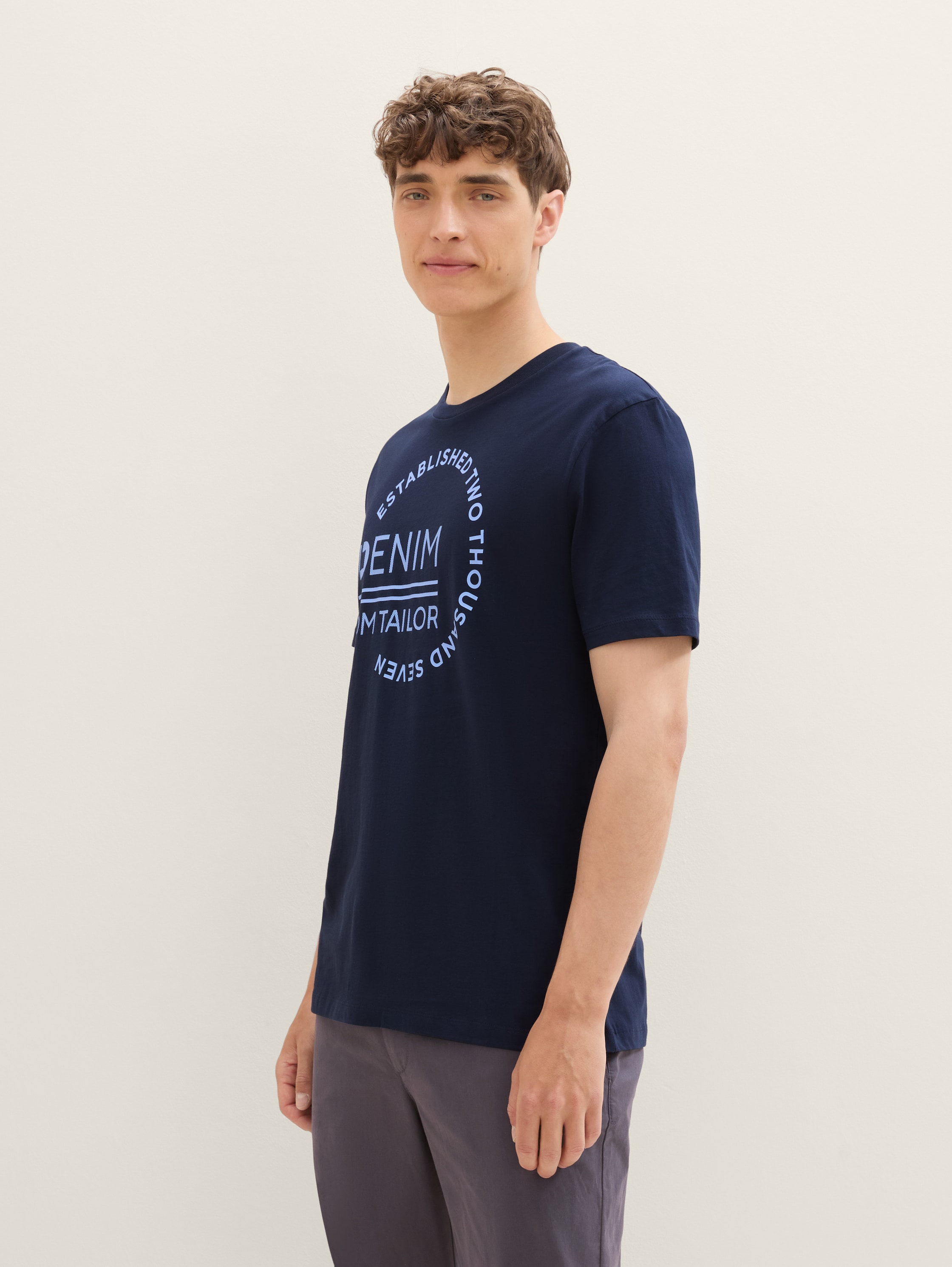 Basic T-Shirt mit Logo-Print - 1