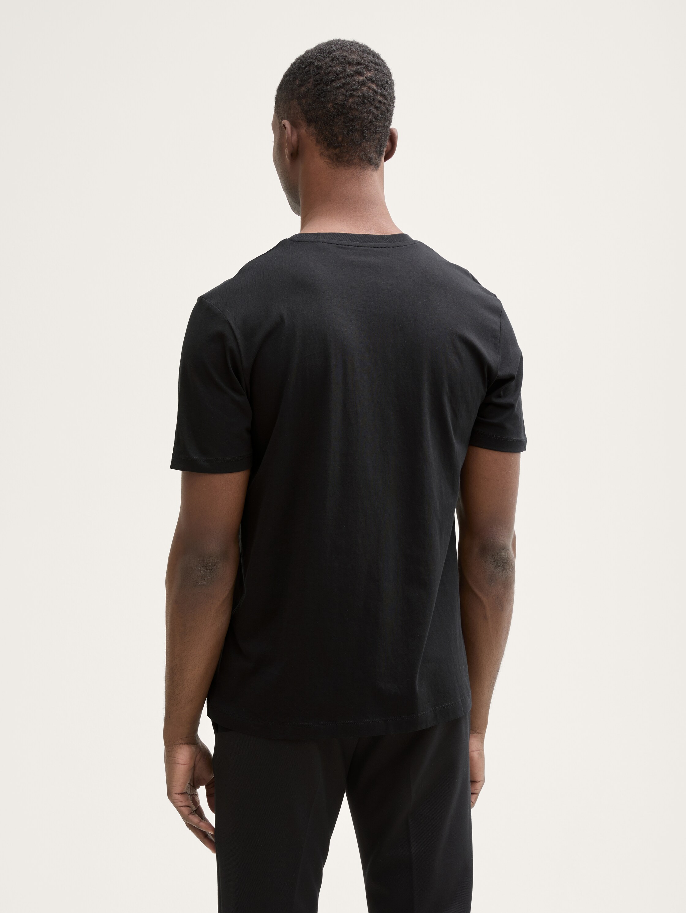 Basic T-Shirt mit Logo-Print - almost_black - 